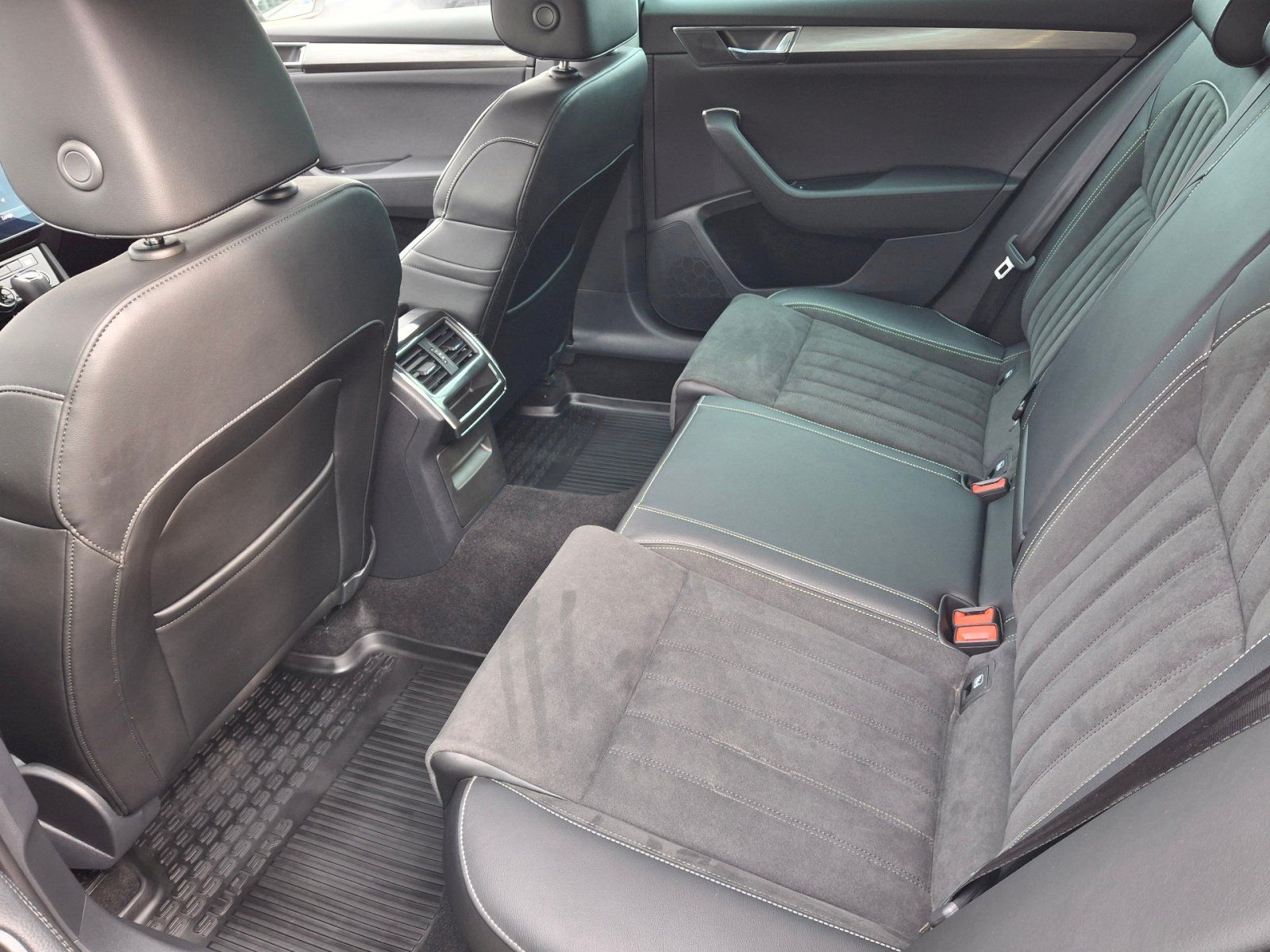 Škoda Superb, Combi iV Style Plus Top 1,4TSi - fotka 6