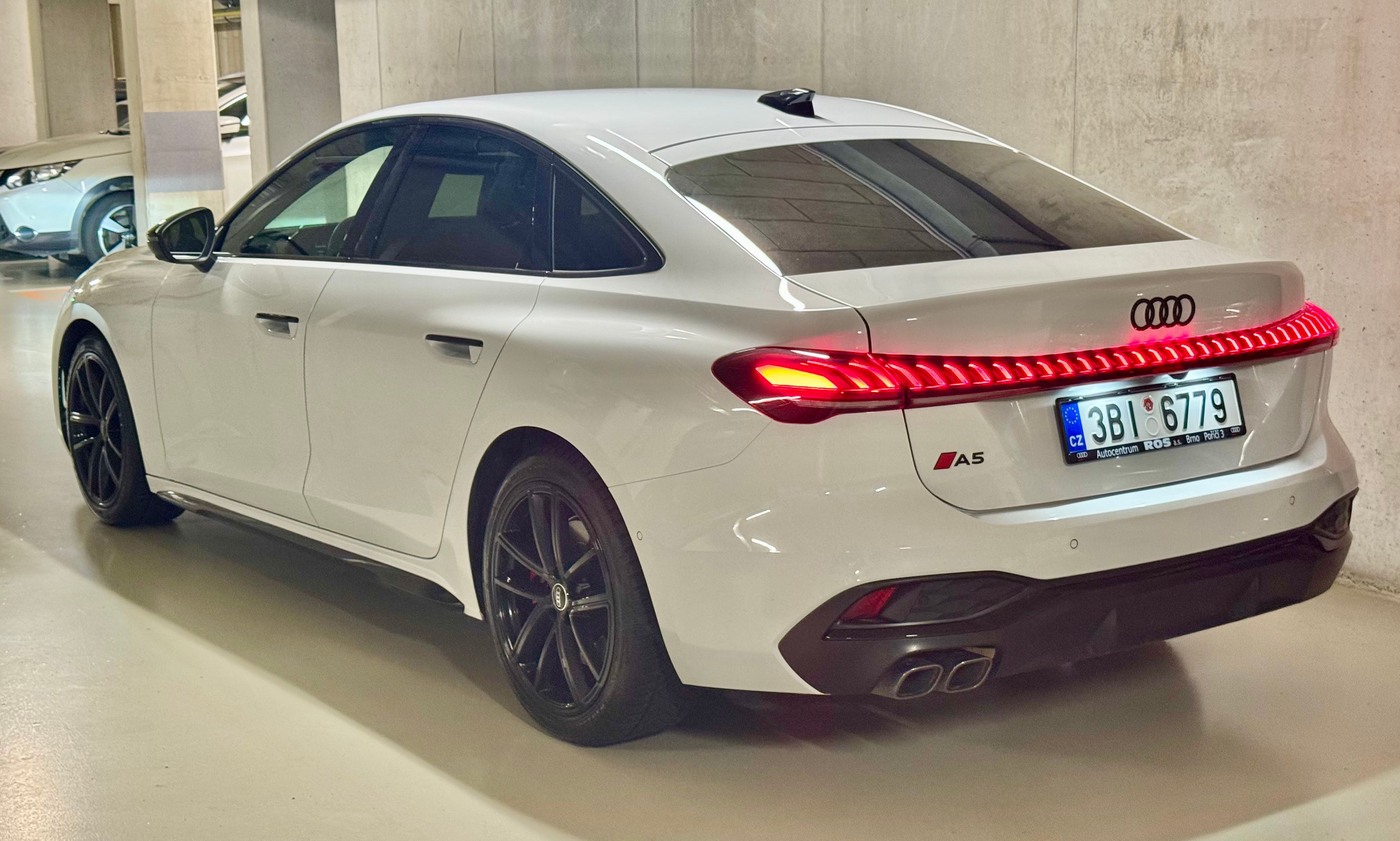 Audi A5, 2.0 TDI 150kw S-line 7Stronic - fotka 6