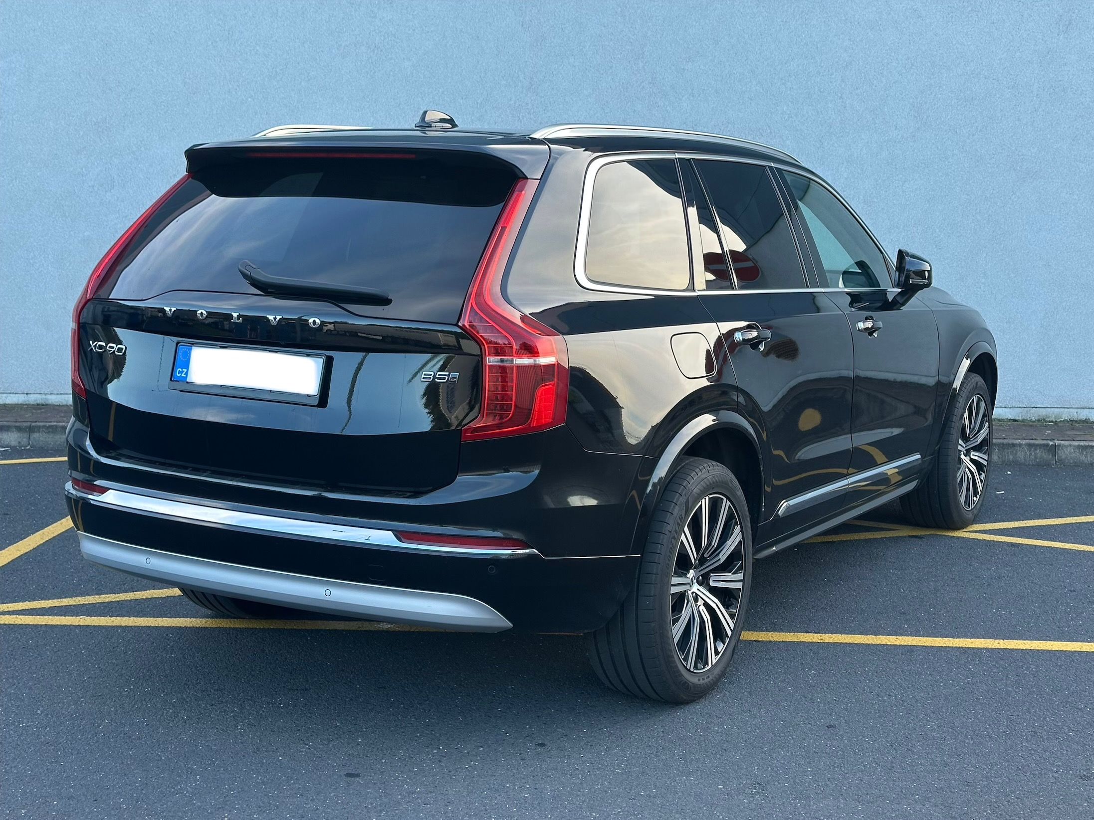 Volvo XC90, 173kw,inscrip,vzduch,1majčrDPH - fotka 4