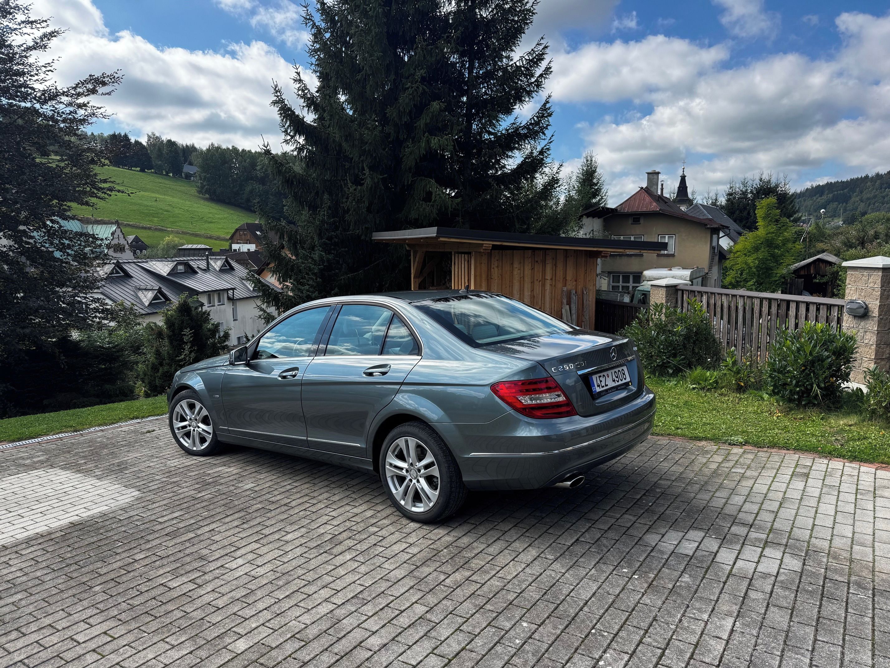 Mercedes-Benz Třídy C, C 250 CDI 4MATIC - fotka 2
