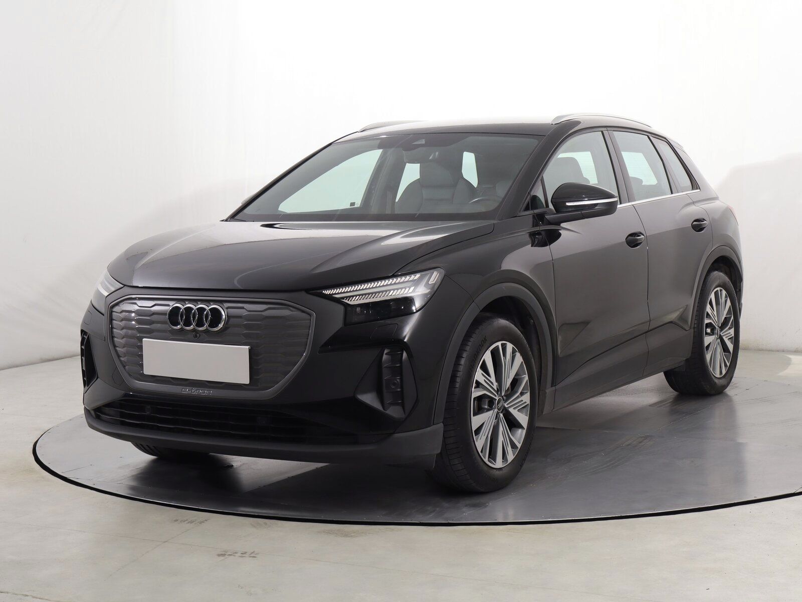 Audi Q4 e-tron, 40 e-tron, SoH 95%, S-Line - fotka 2