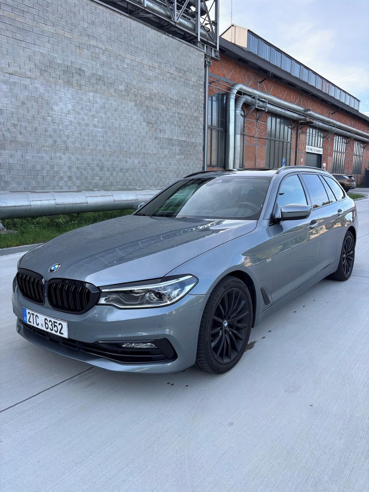 BMW Řada 5, BMW 530d xdrive sport line - fotka 3