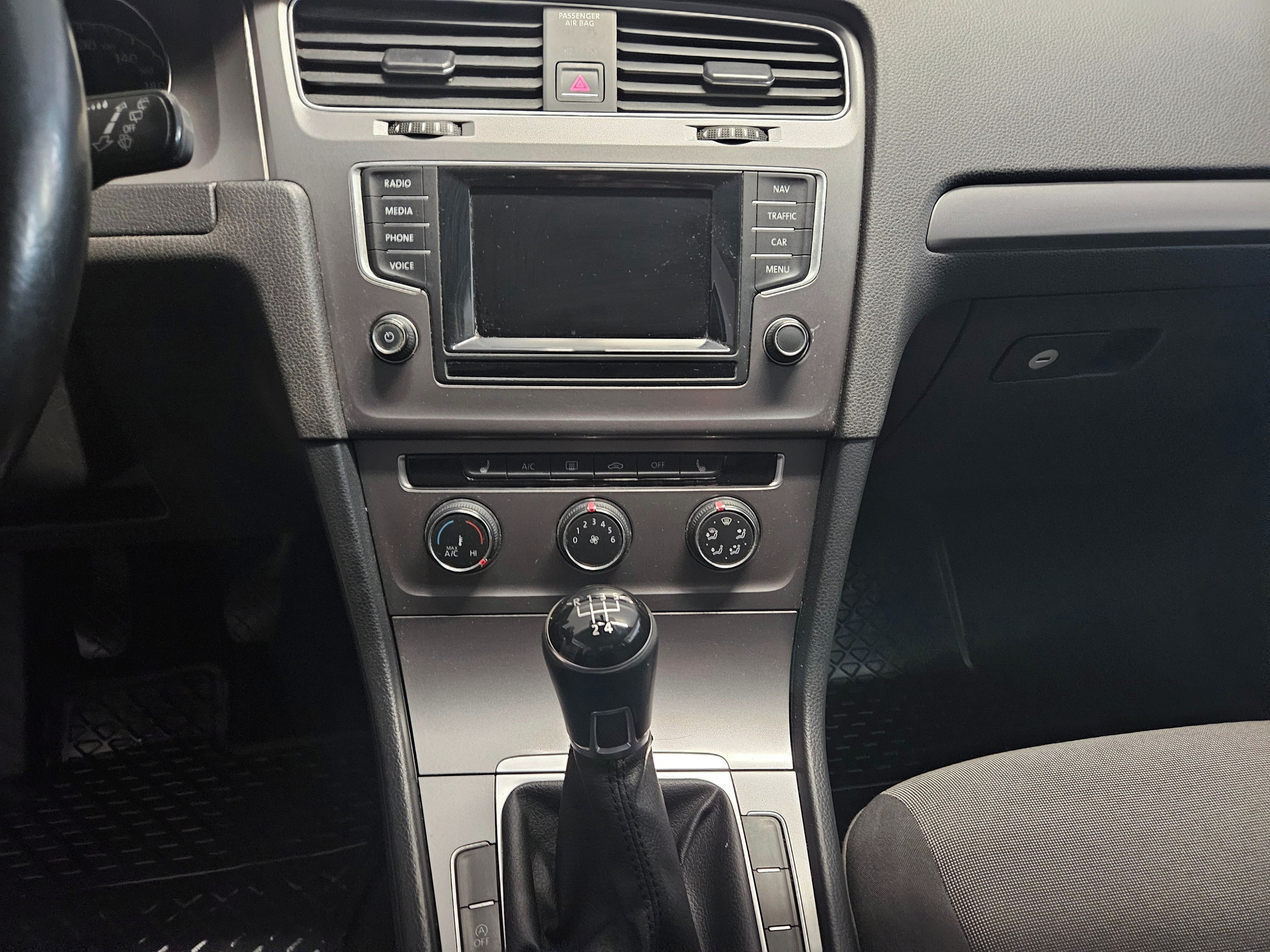 Volkswagen Golf, 1.6 TDI, tažné zařízení - fotka 5