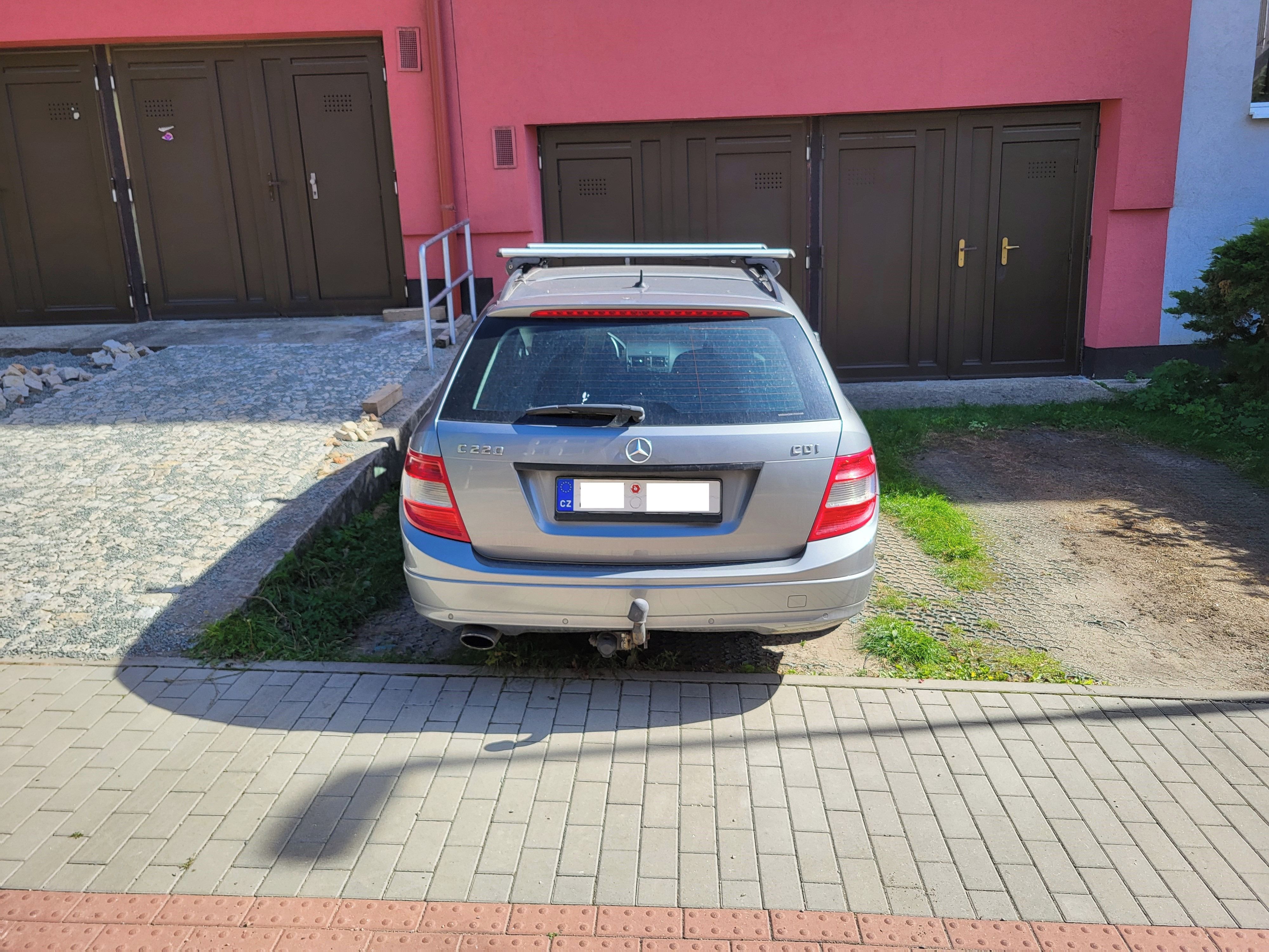 Mercedes-Benz Třídy C, C220 CDI, 125KW, Automat - fotka 4
