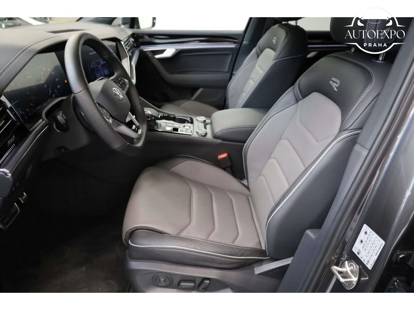 Volkswagen Touareg, 3.0 TDI V6 4Motion* R-Line* - fotka 5