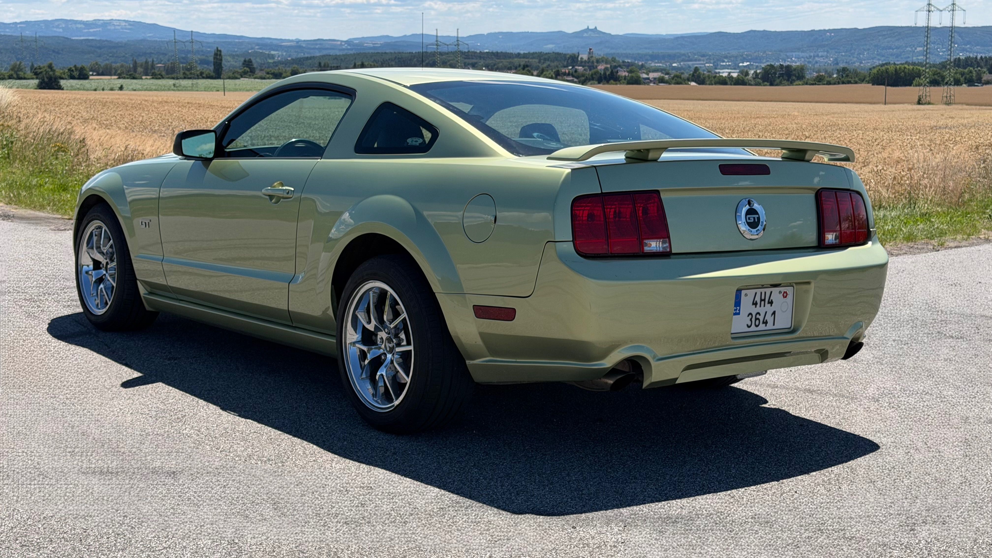 Ford Mustang, GT 4,6 V8 2005 Automat - fotka 5