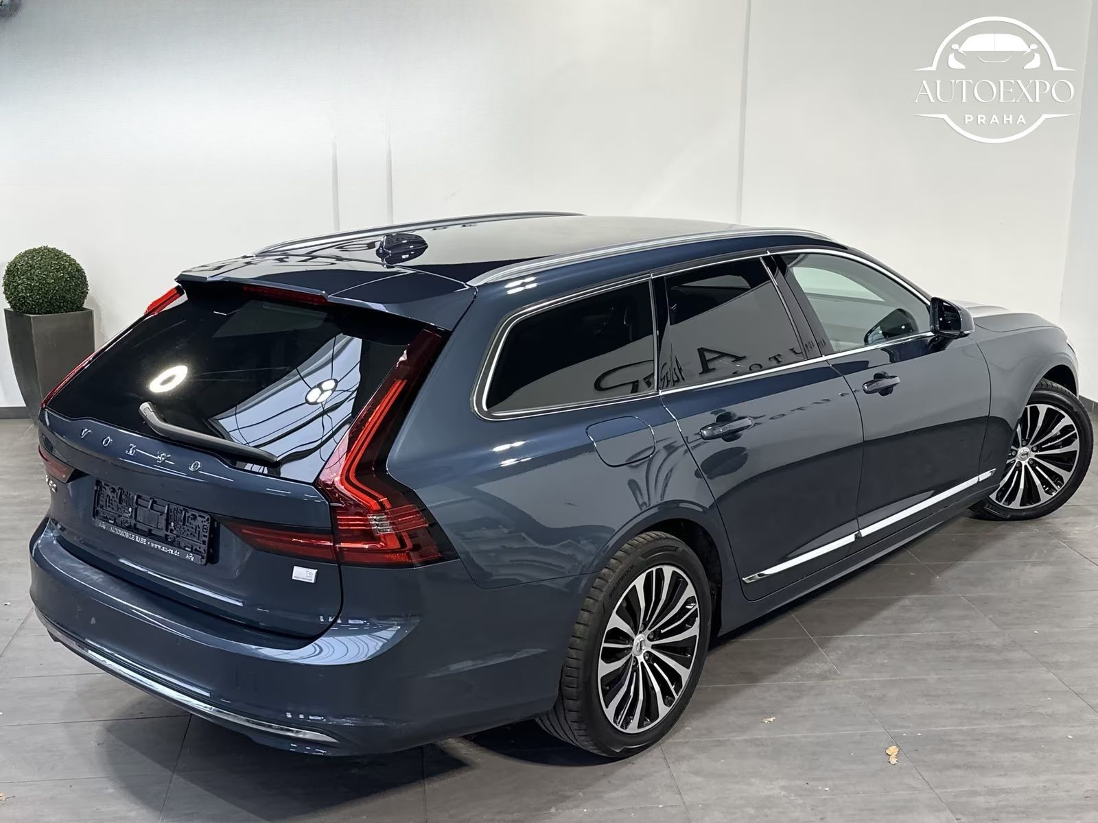 Volvo V90, T6 Recharge AWD - fotka 2