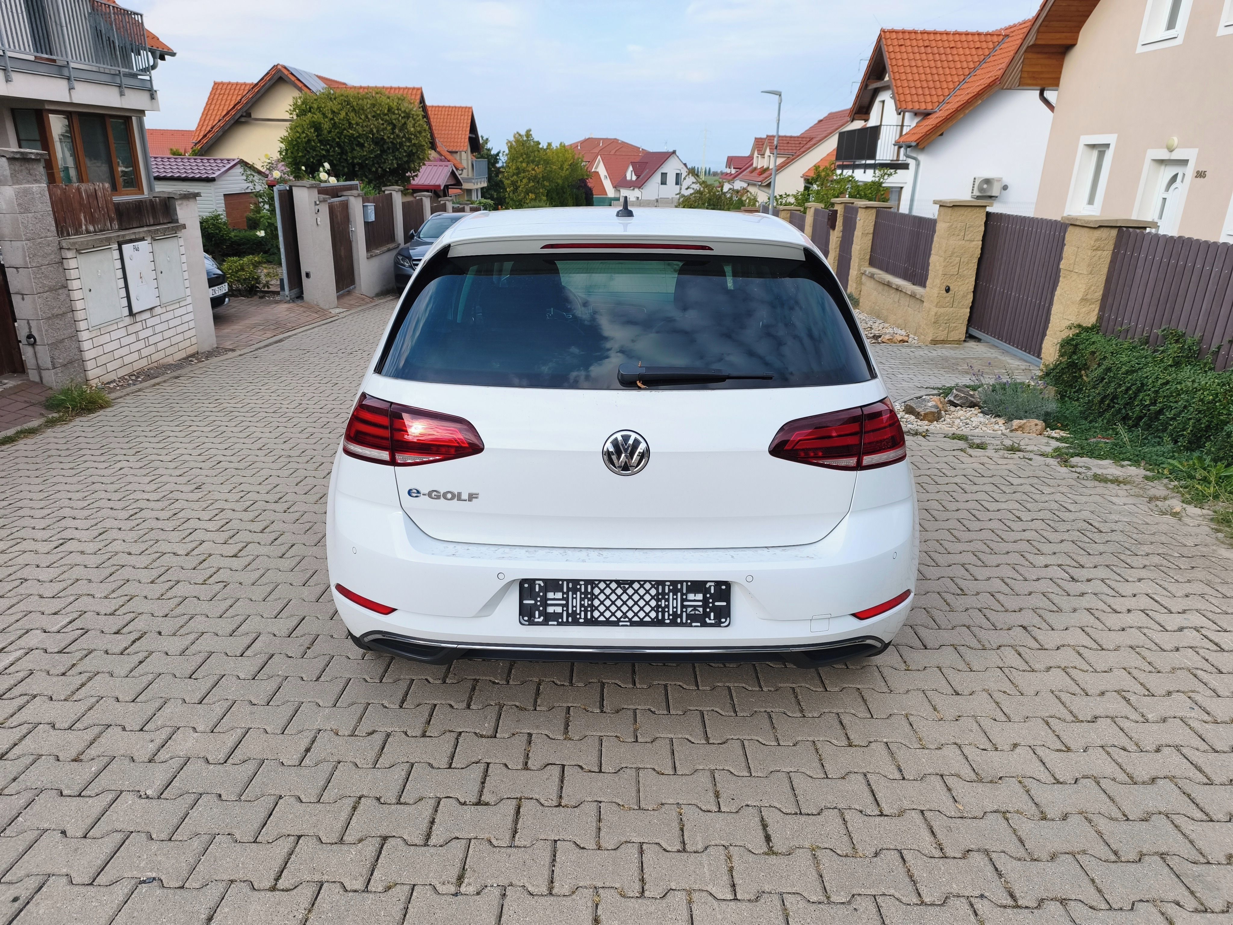 Volkswagen e-Golf, TČ*DigiKokp*vyhřev*ACC*SoH91% - fotka 4