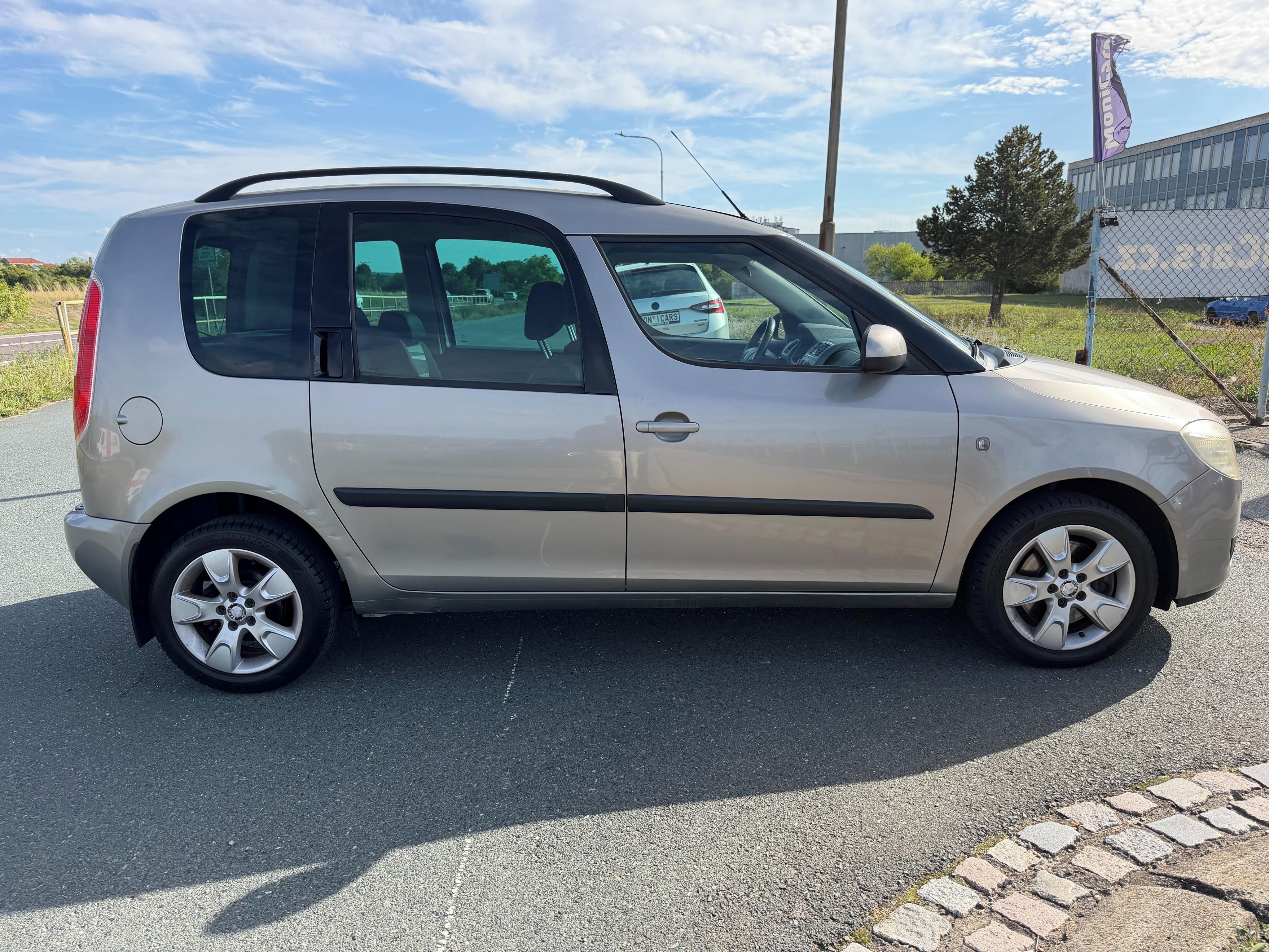 Škoda Roomster, 1.6i 16V 77kW DSG, PO SERVISU - fotka 4