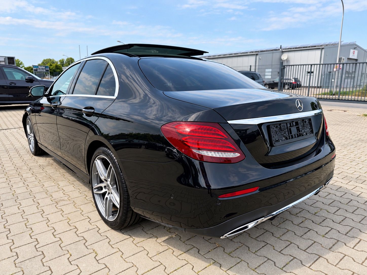 Mercedes-Benz Třídy E, E200d AMG Line - fotka 4