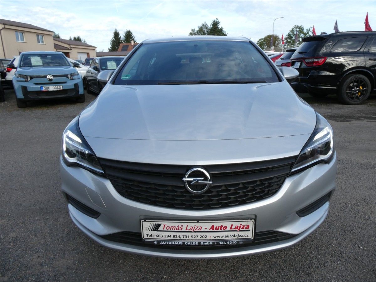 Opel Astra, 1,4 i 74kW 2x kola, serviska - fotka 2