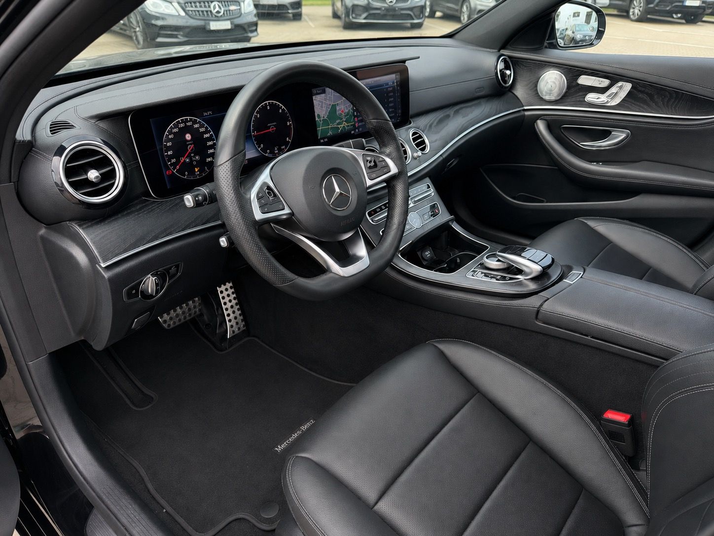 Mercedes-Benz Třídy E, E200d AMG Line - fotka 5