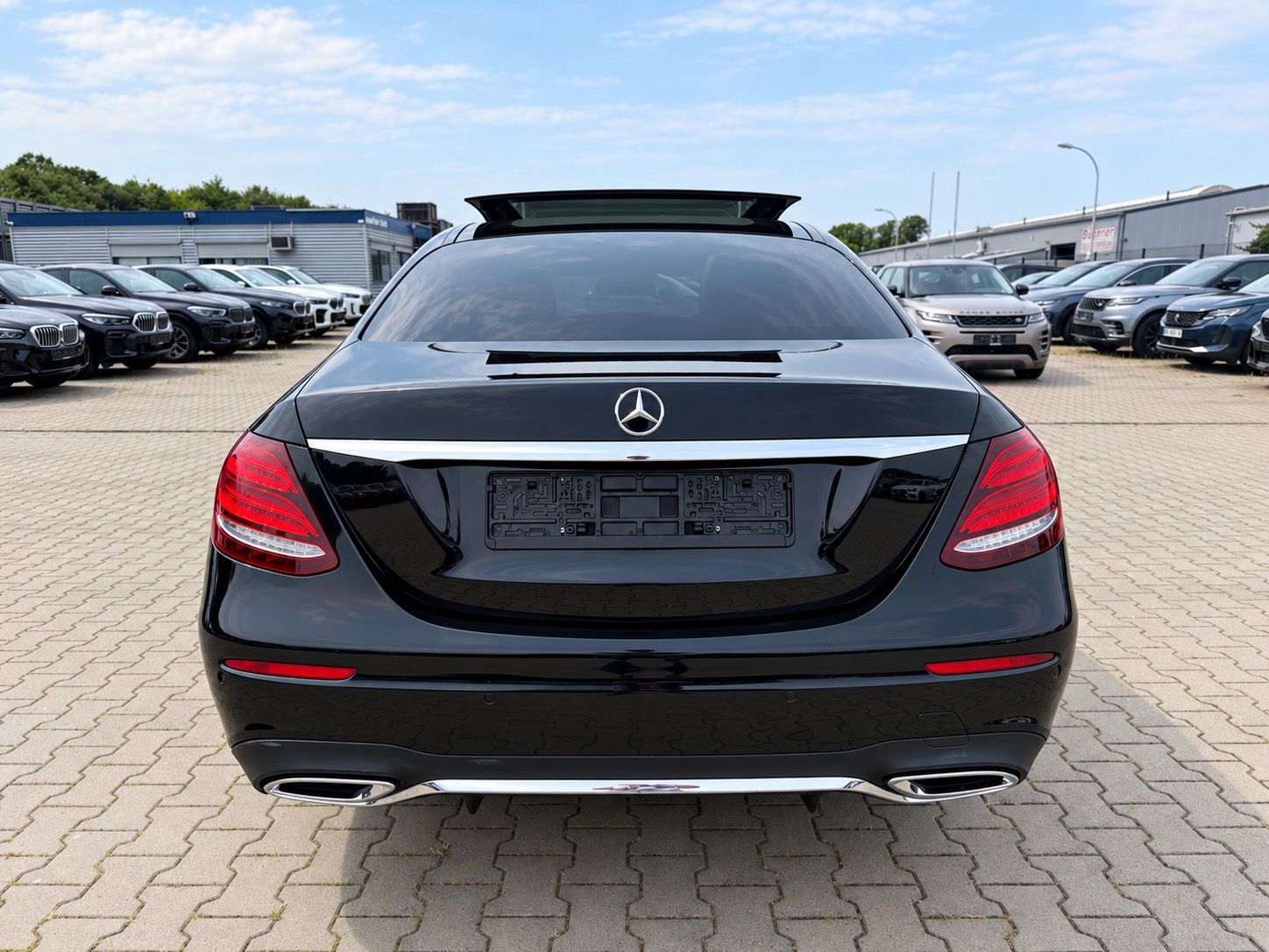 Mercedes-Benz Třídy E, E200d AMG Line - fotka 3