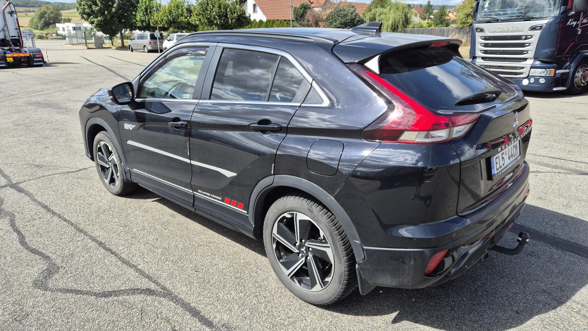Mitsubishi Eclipse Cross, ECLIPSE CROSS 2,4 MIVEC PHEV 4 - fotka 3