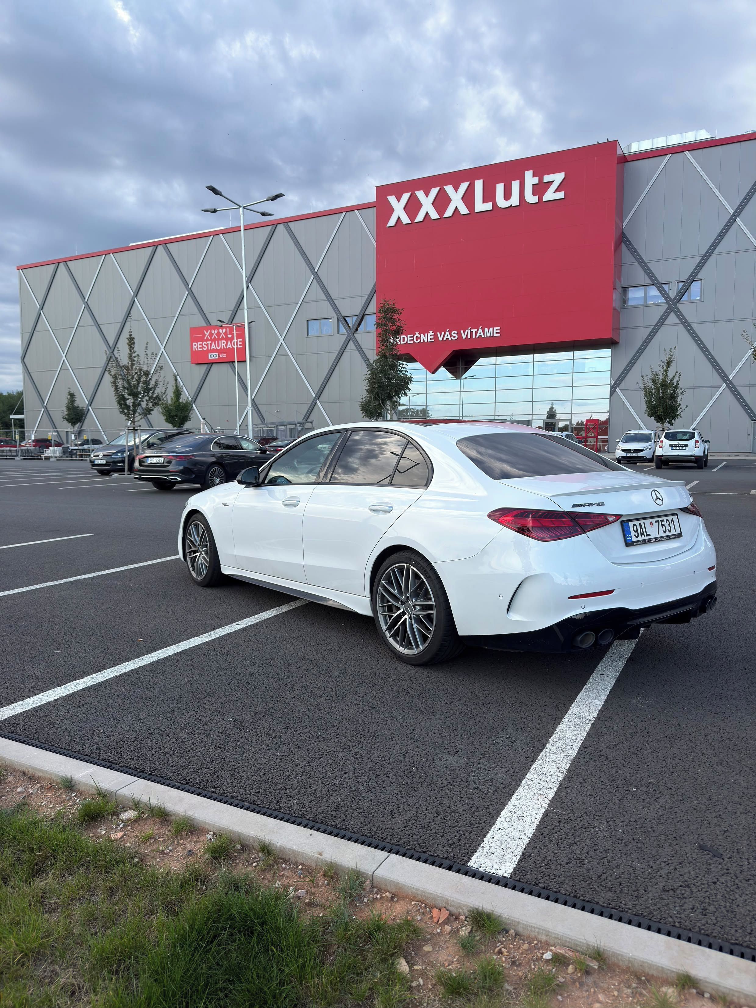 Mercedes-Benz Třídy C, AMG C43 4MATIC+ - fotka 4