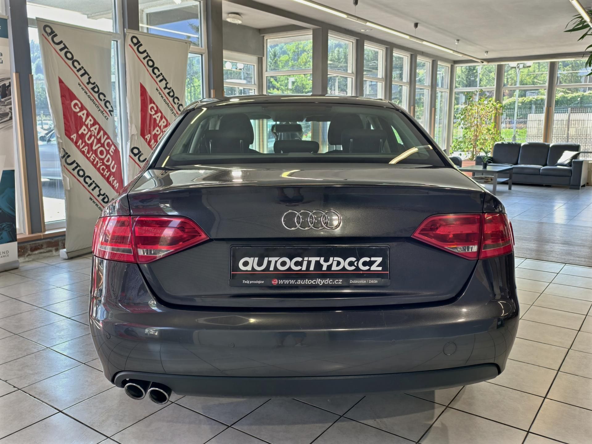 Audi A4, 2.0 TDi 105kW BIXENONY, PDC - fotka 6