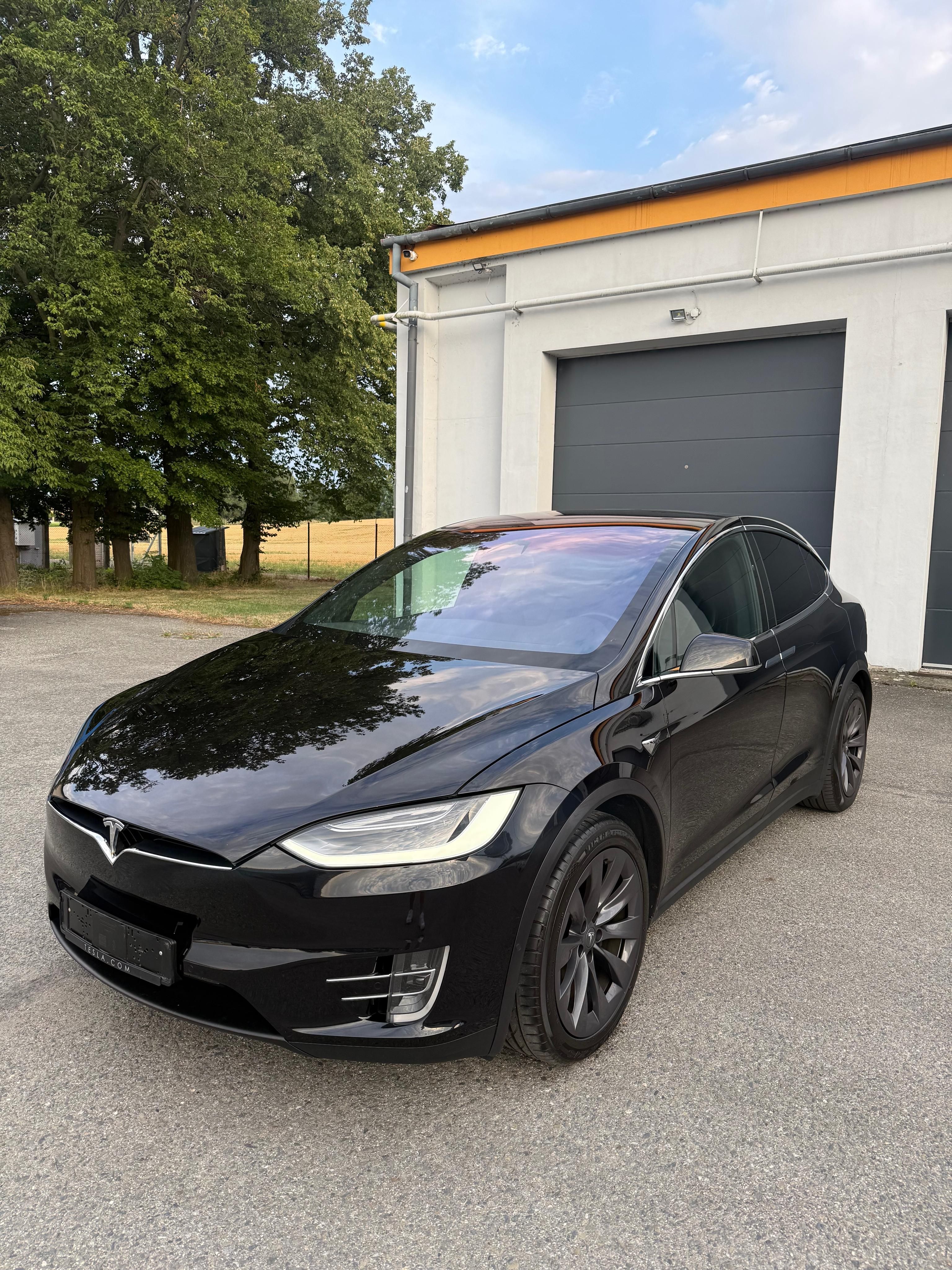Tesla Model X, 75D - fotka 2