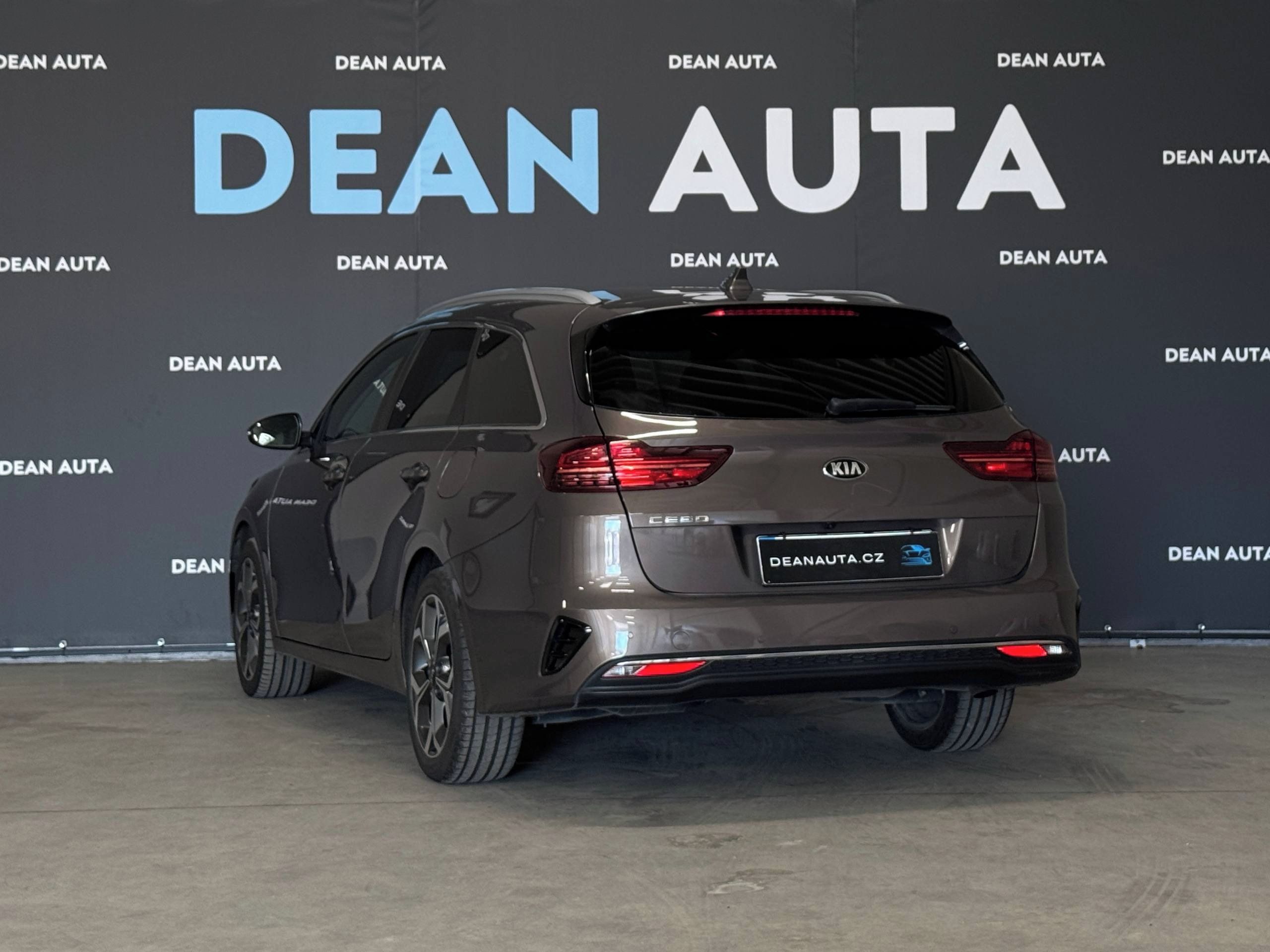 Kia Cee´d, 1.6CRDi, ČR, Výbavá, Serviska - fotka 4
