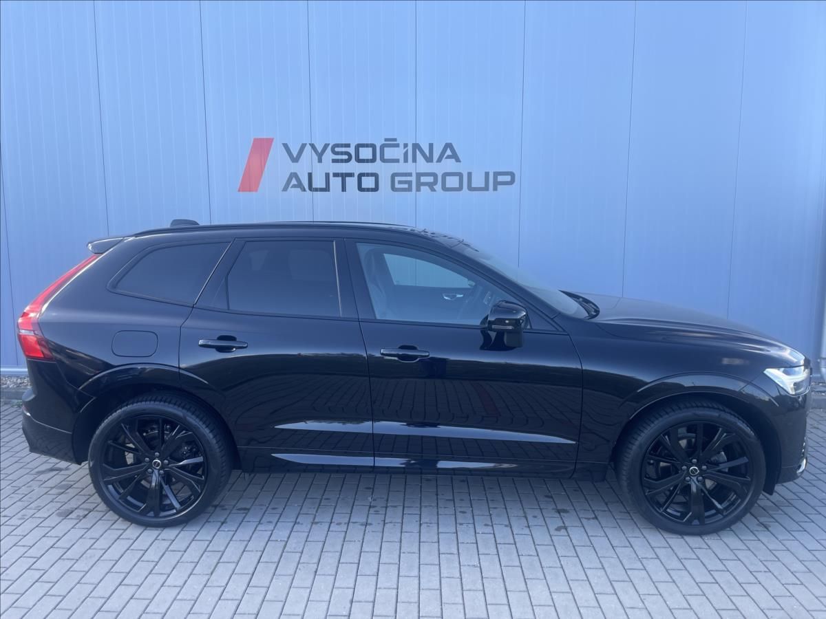 Volvo XC60, 2,0 B5 AWD PLUS BLACK EDITION - fotka 5