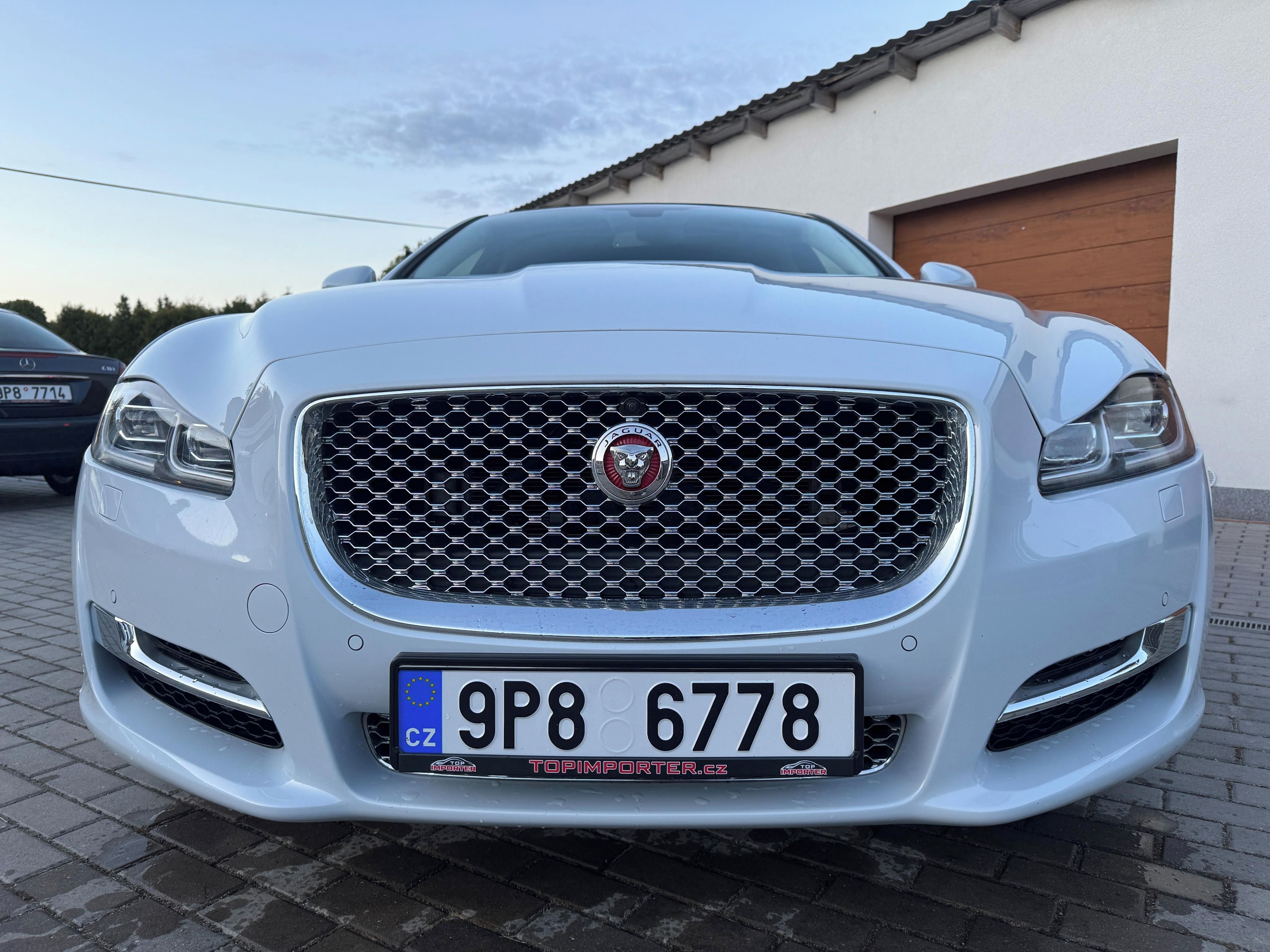 Jaguar XJ - fotka 2