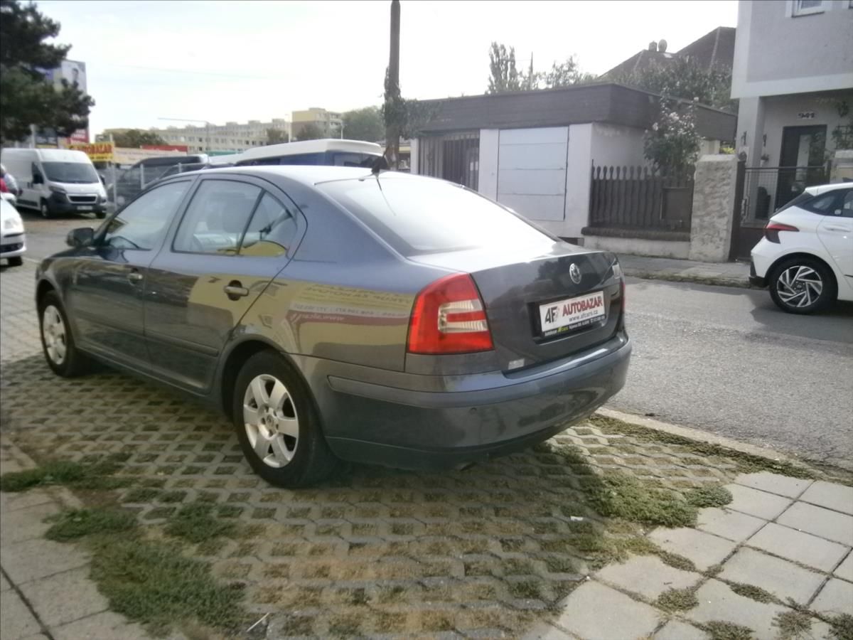 Škoda Octavia, 1,6 i 85 KW KLIMA - fotka 4