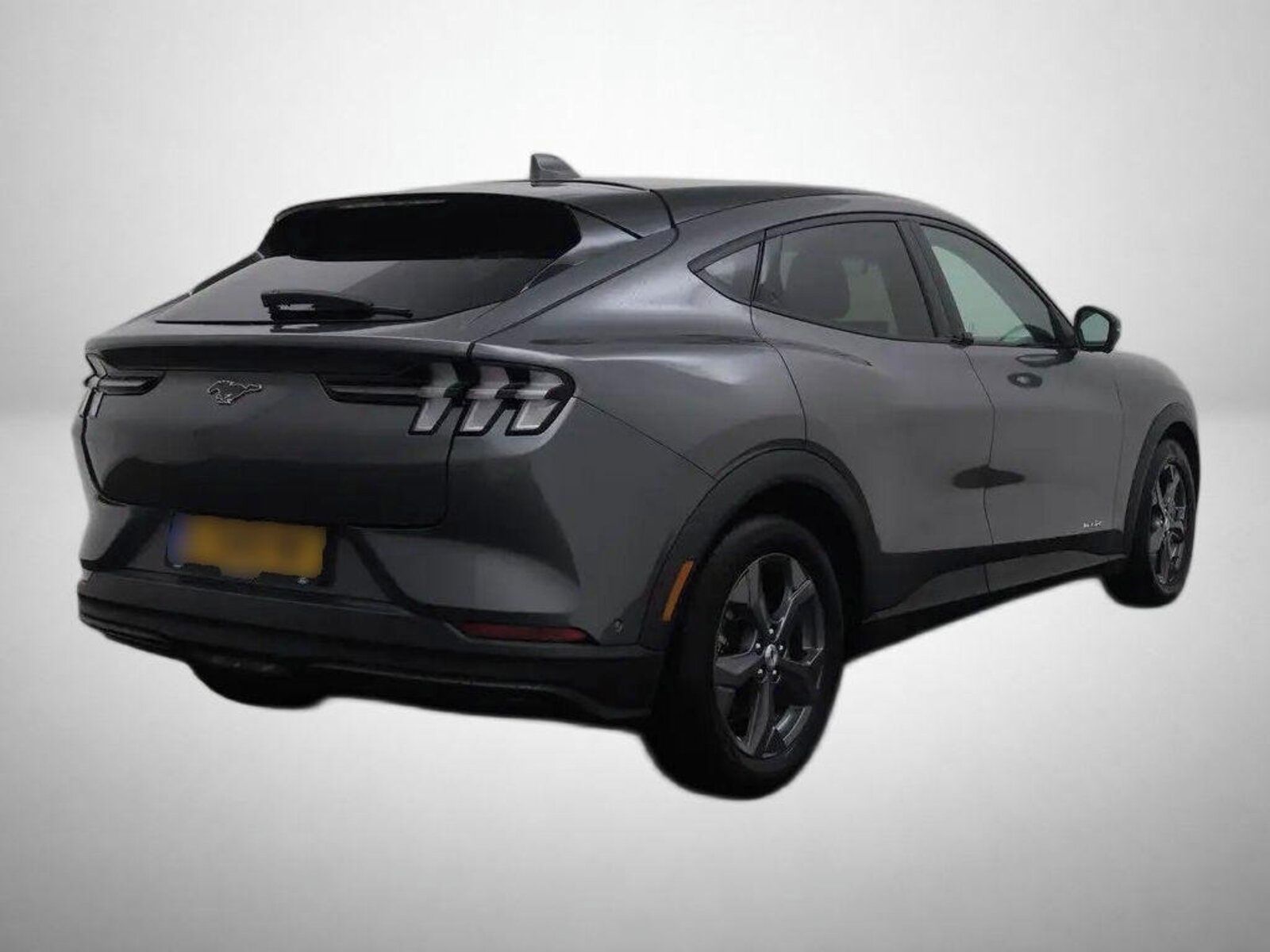 Ford Mustang Mach-E, Standard Range RWD, Automat - fotka 2