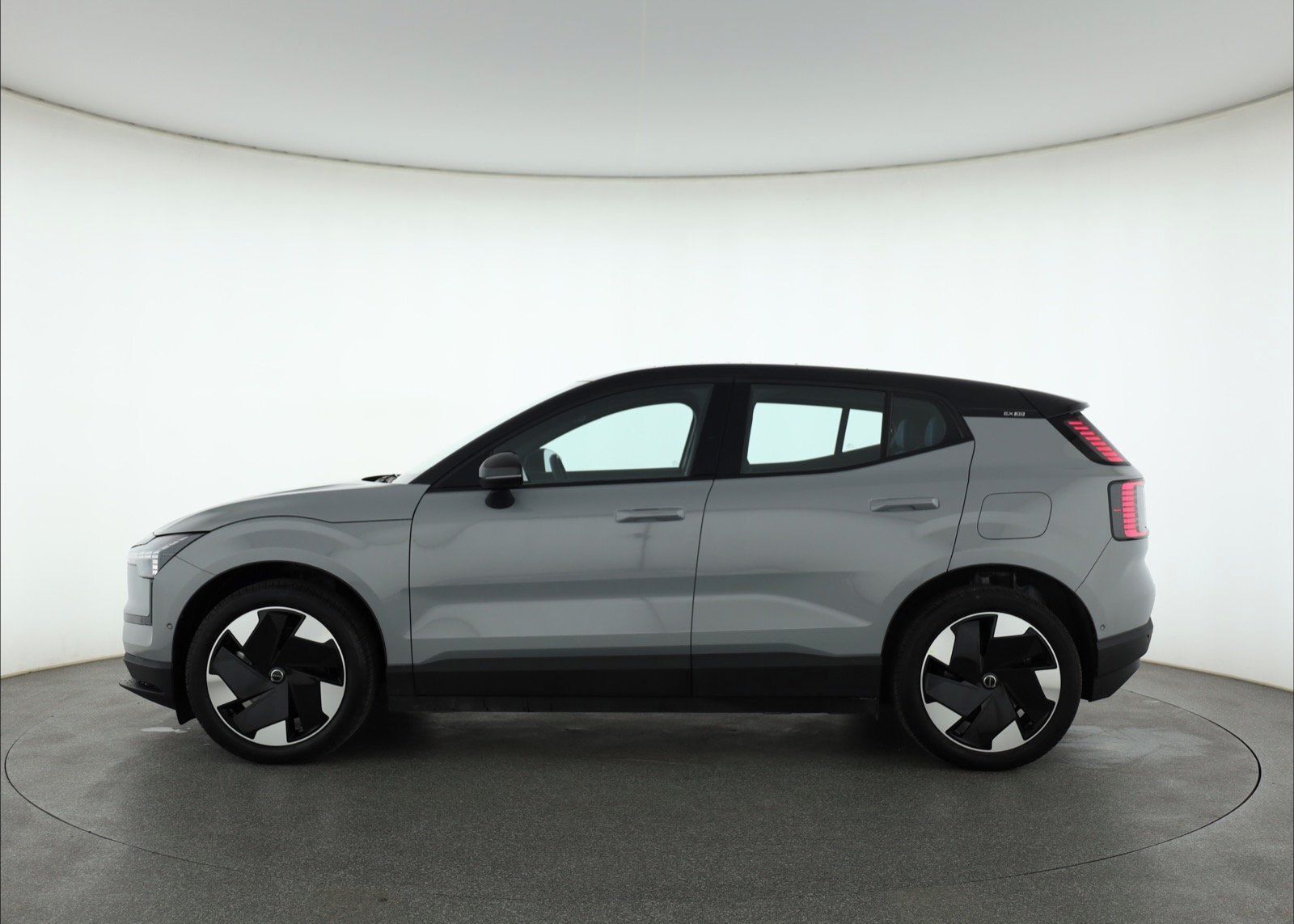 Volvo EX30, 69kWh Single Motor, SoH 97% - fotka 3