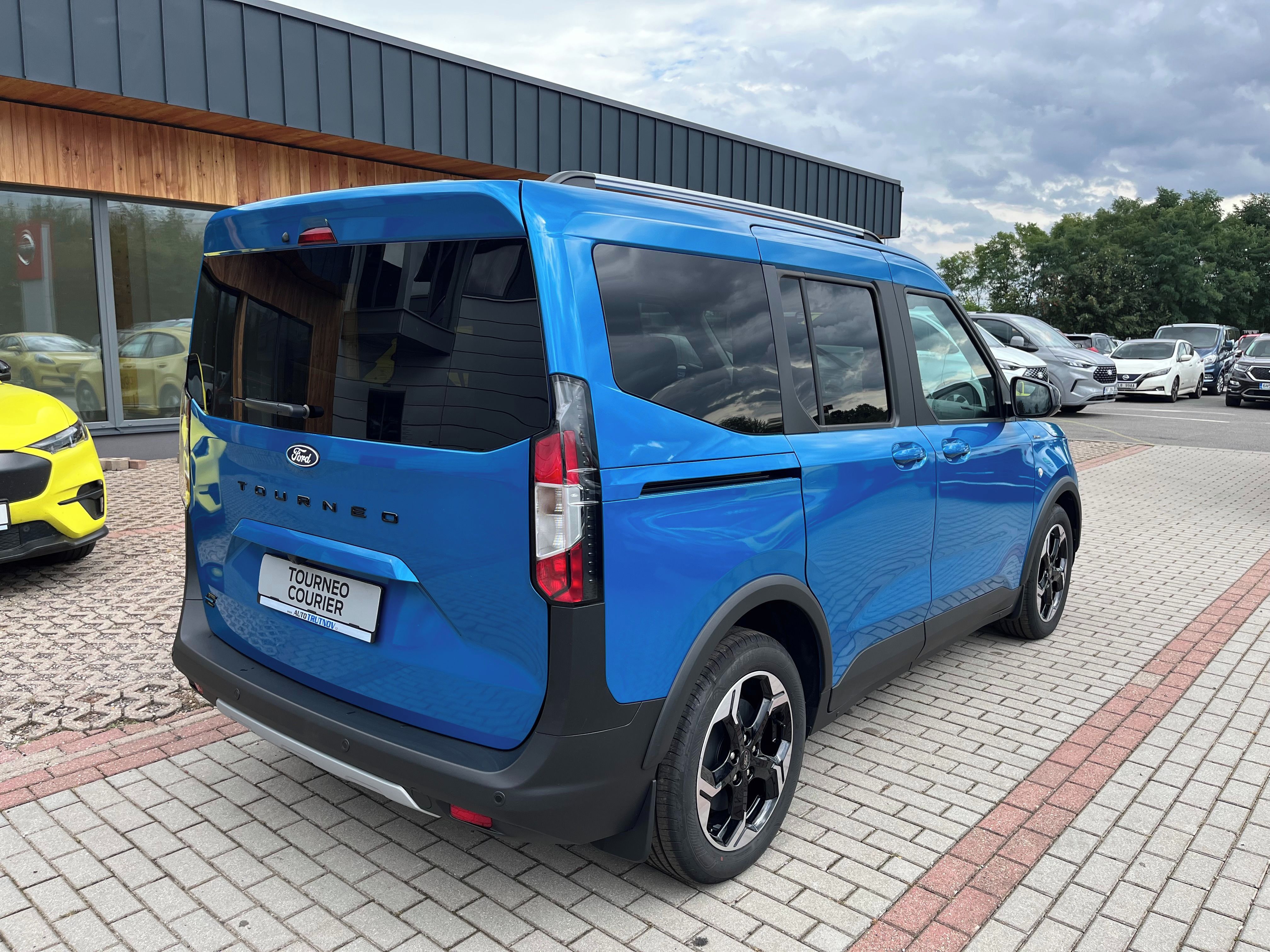 Ford Tourneo Courier, BEV 100 kW 46 kWh Active L1 - fotka 5