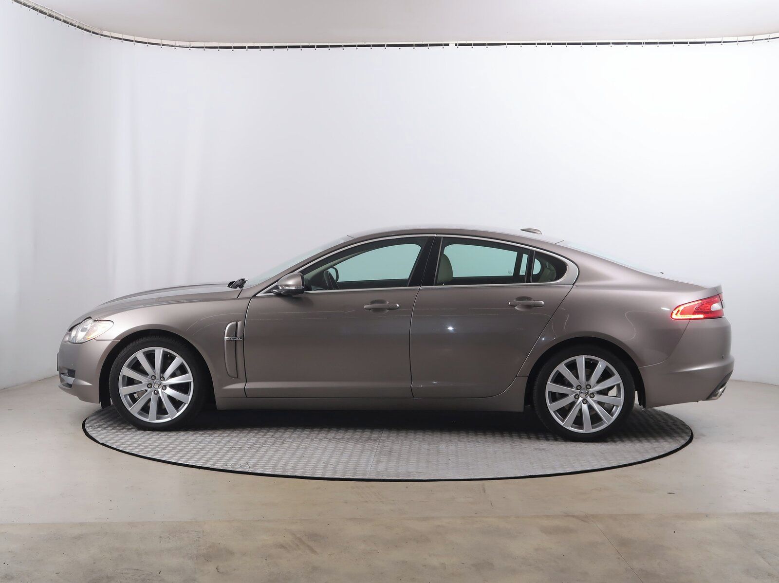 Jaguar XF, 3.0 D, Automat - fotka 3