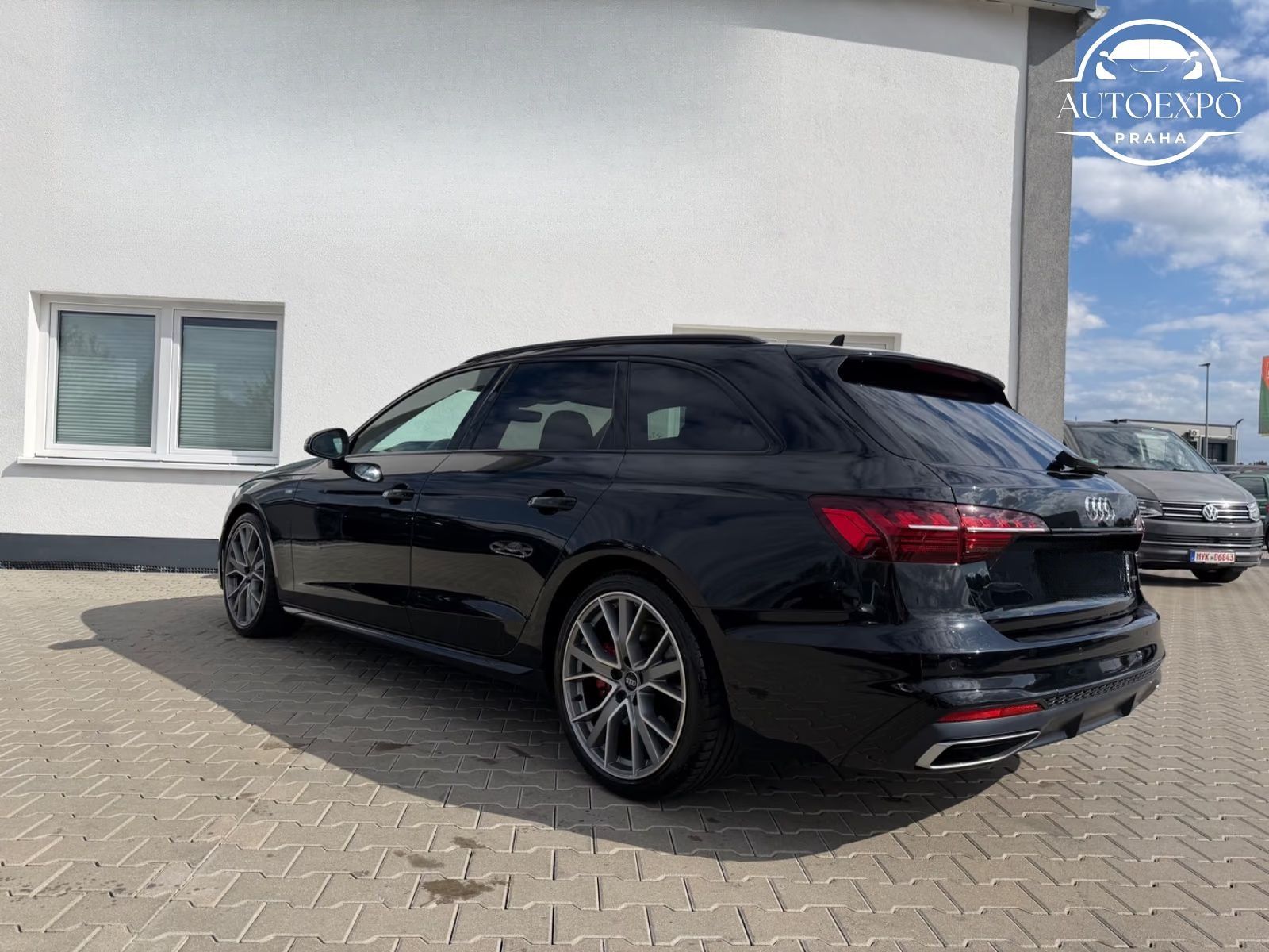 Audi A4, Avant 45 TFSI quattro S line - fotka 4