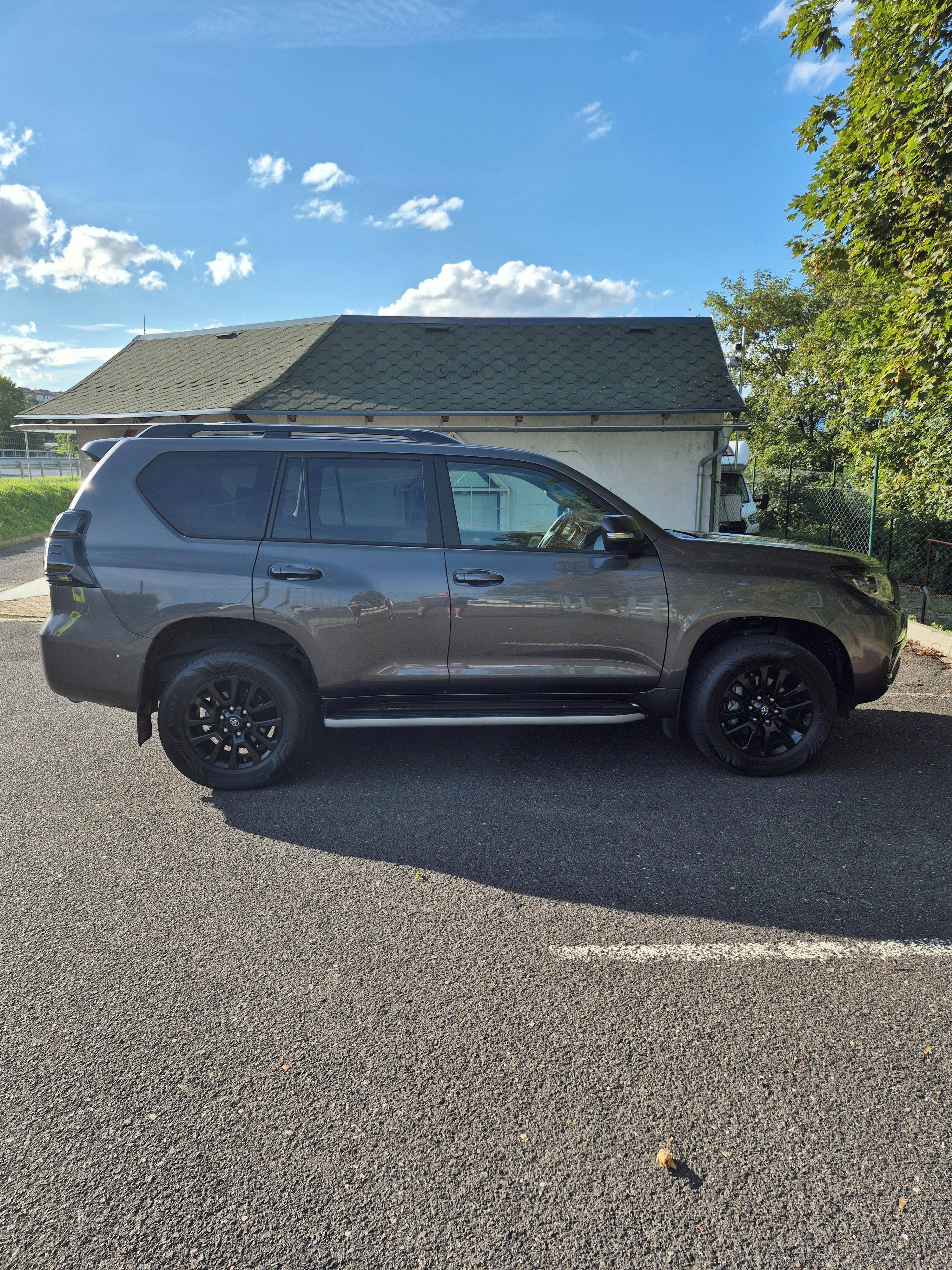 Toyota Land Cruiser, DPH ČR 1.maj 11/2023 29.tis km - fotka 2
