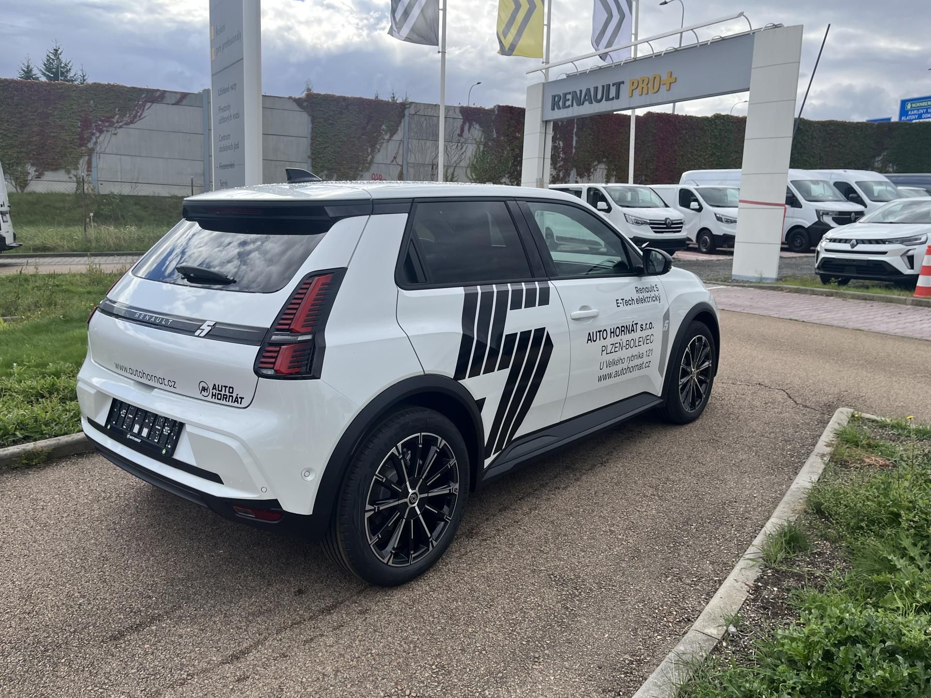 Renault R5, techno 150 k comfort range - fotka 4