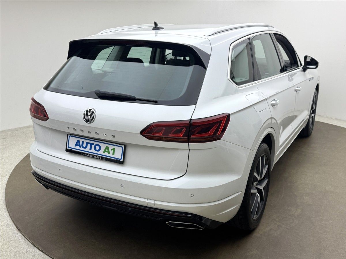 Volkswagen Touareg, 3,0 R-LINE VZDUCH NV MATRIX ČR - fotka 4