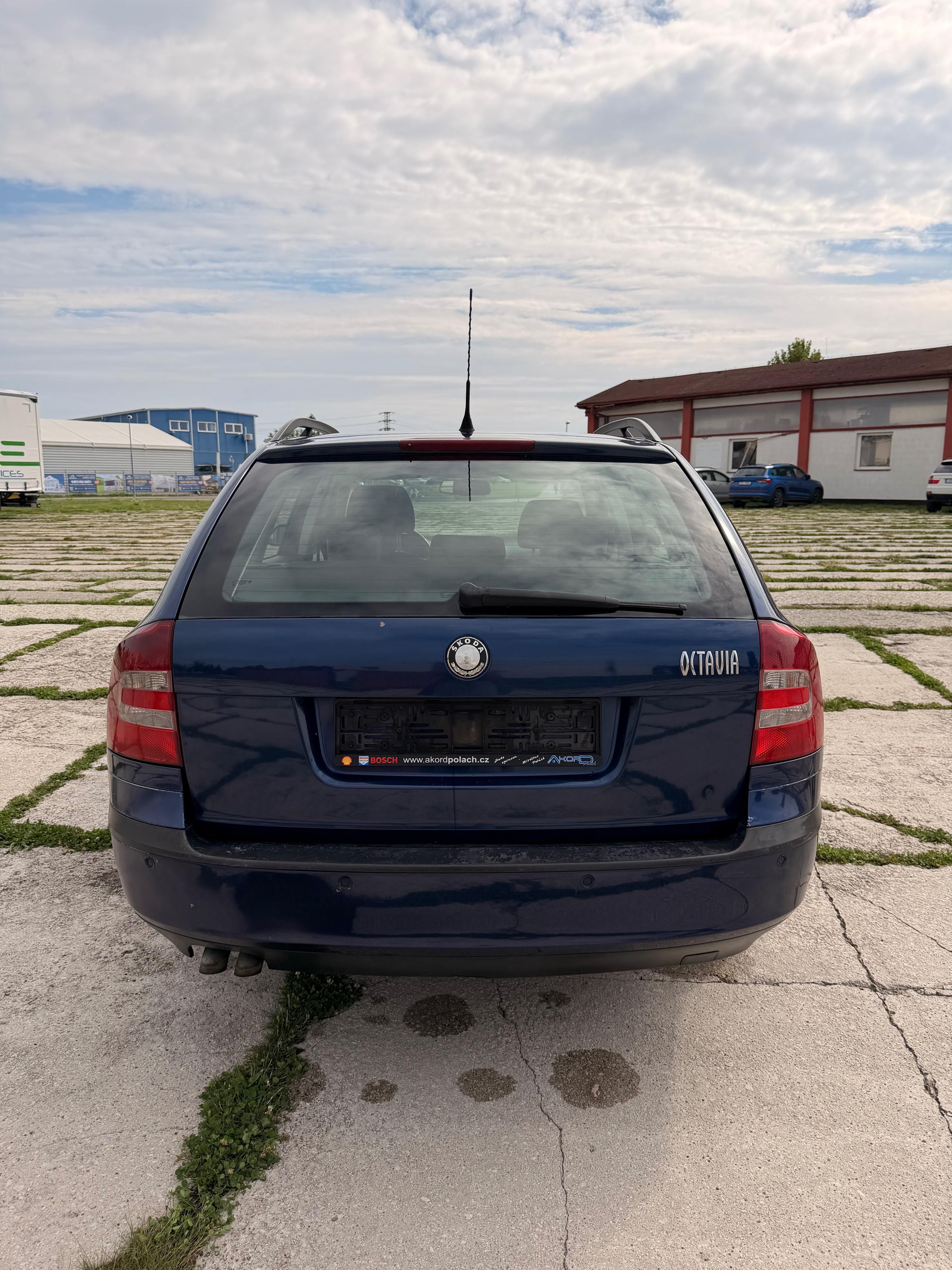 Škoda Octavia, 2.0 TDI, servisováno - fotka 2