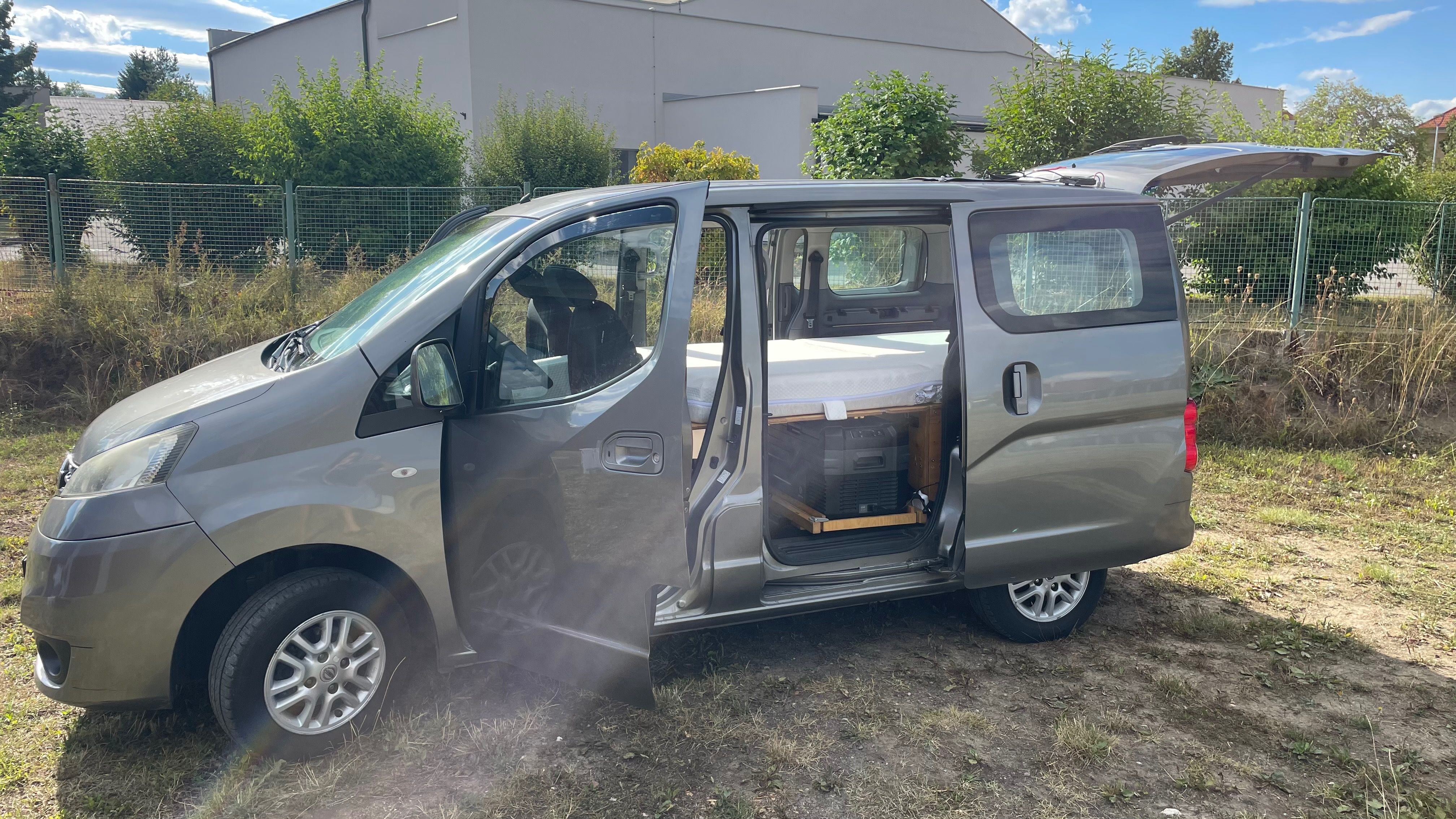Nissan NV200, S OBYTNOU PŘESTAVBOU - fotka 4