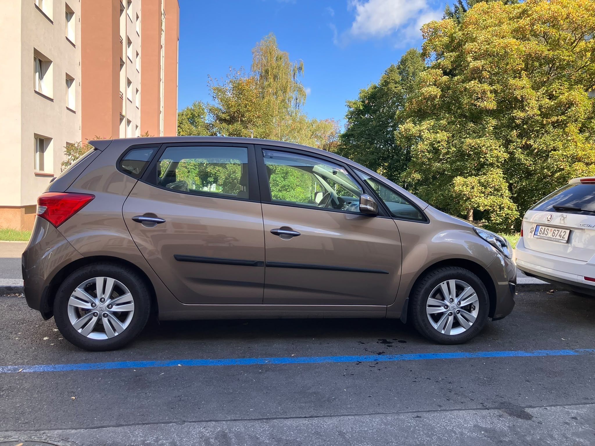 Hyundai ix20, 1.6 benzín - fotka 3