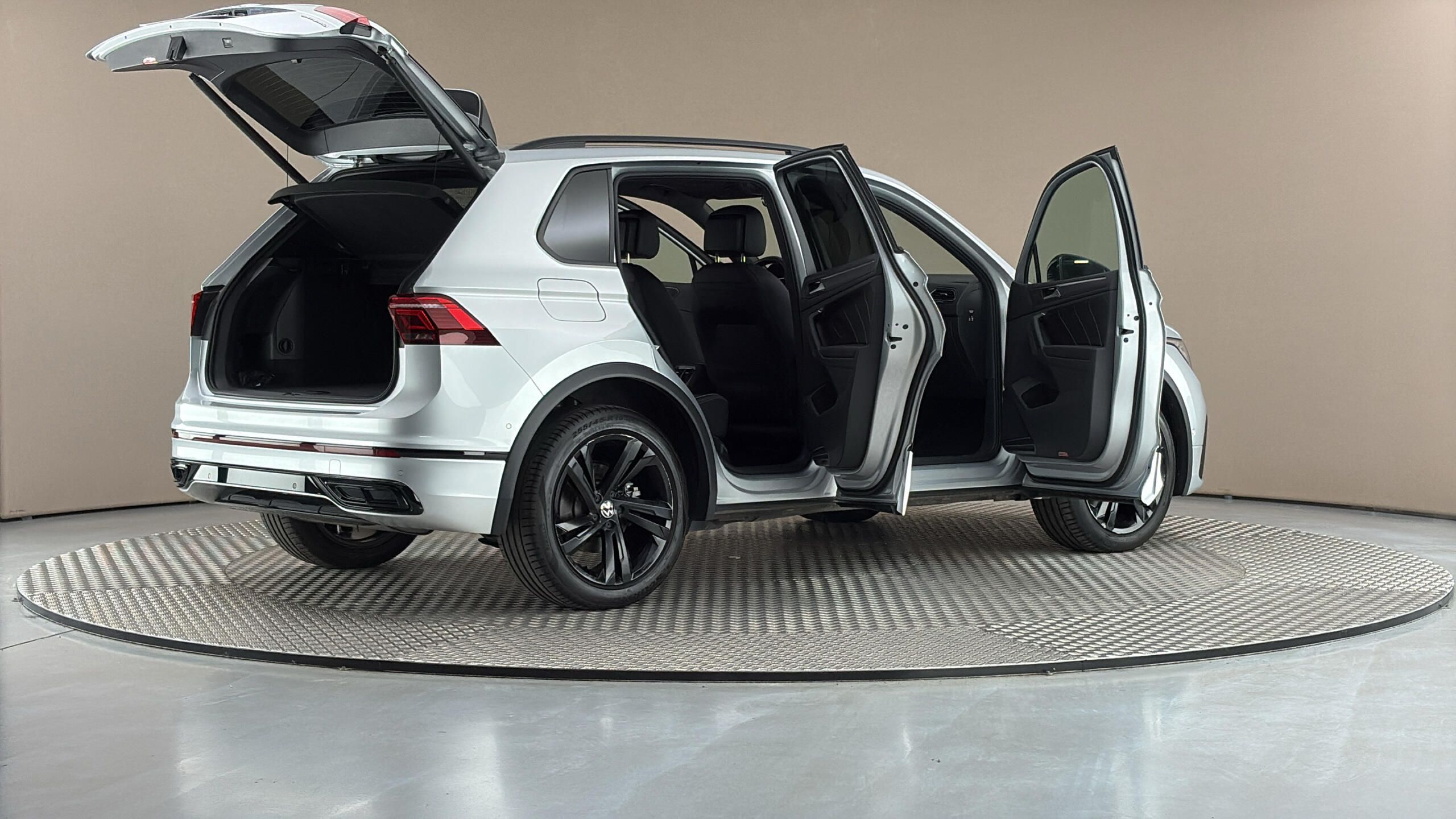 Volkswagen Tiguan, 1.4 TSI PHEV DSG R-Line - fotka 6