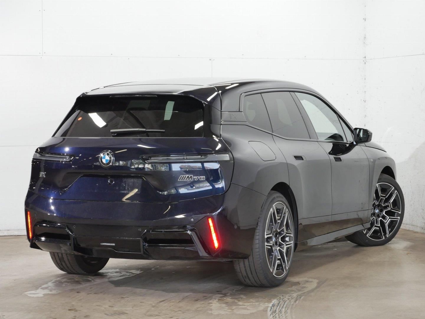 BMW iX, iX M70 xDrive - fotka 4