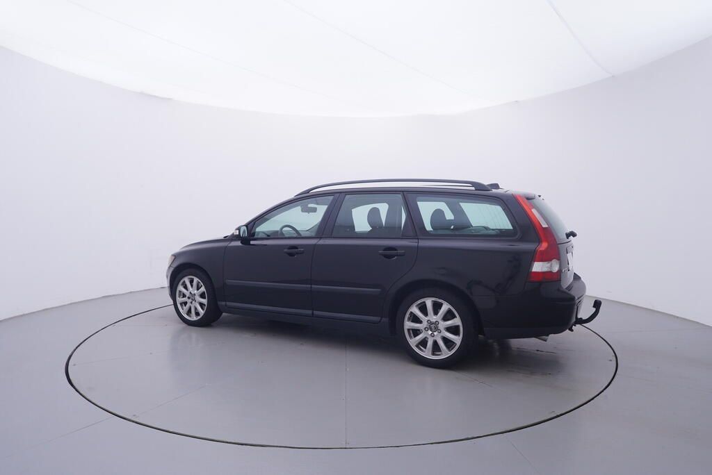 Volvo V50, 2.4 D5 132 kW - fotka 3