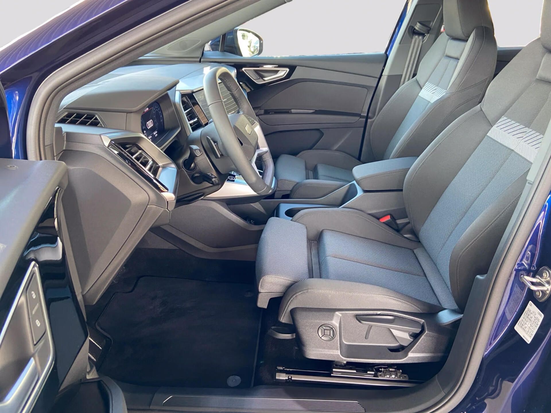 Audi Q4 e-tron, 45 S-Line LED Keyless Navi - fotka 4