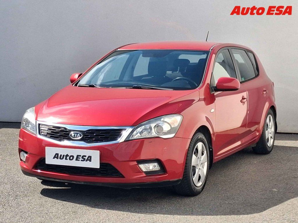 Kia Cee´d, 1.4 GDI,1.maj,ČR,AC - fotka 3