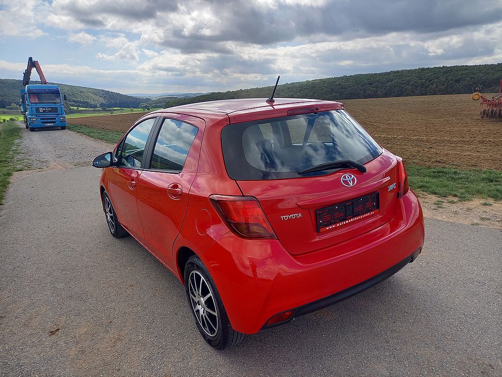 Toyota Yaris, 1.3VTI automat 1.majitel ČR - fotka 4