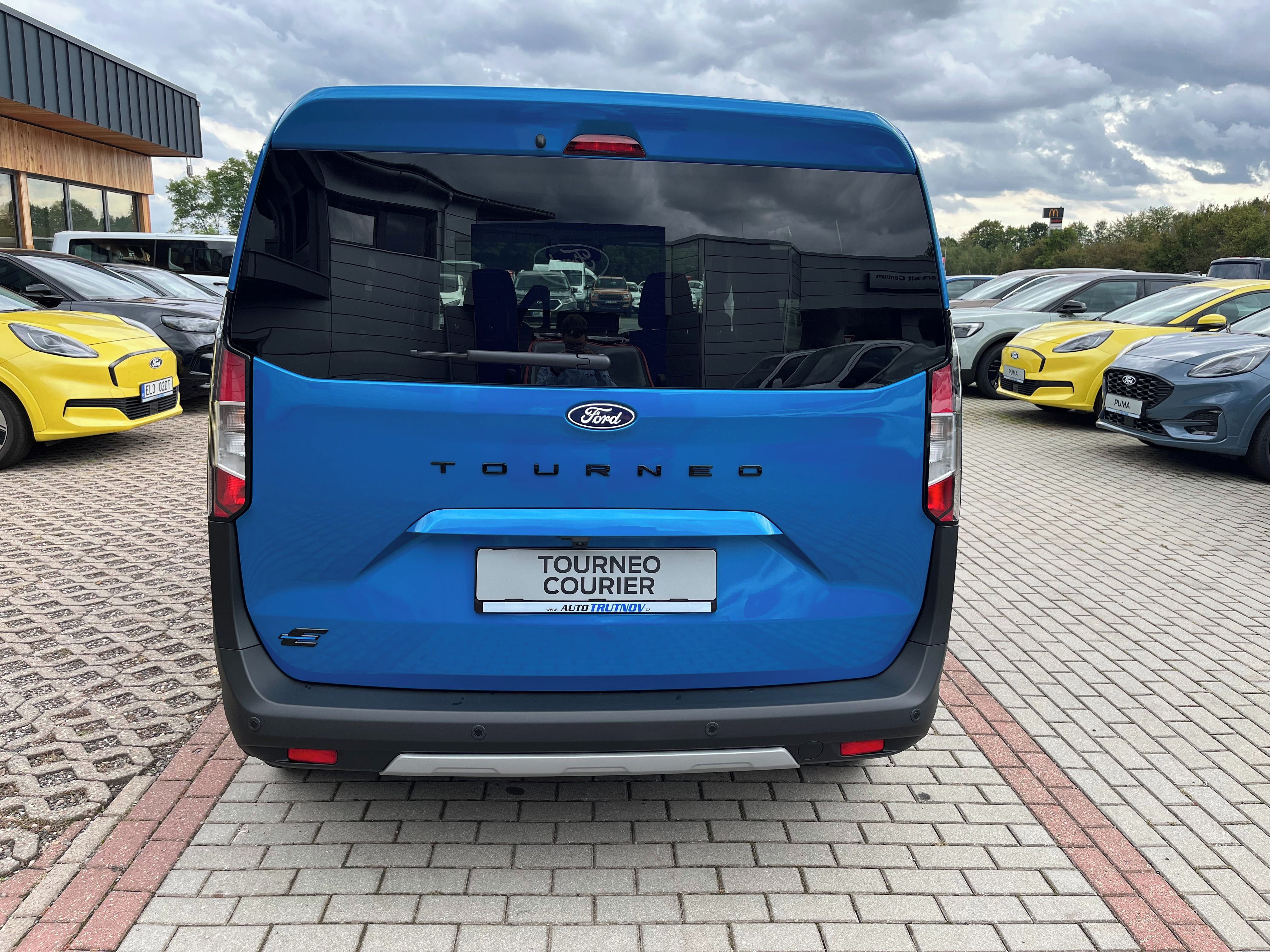 Ford Tourneo Courier, BEV 100 kW 46 kWh Active L1 - fotka 4