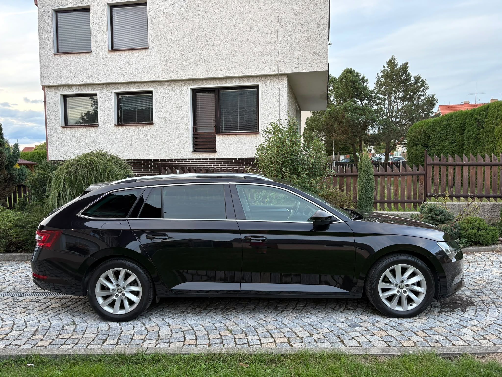 Škoda Superb, III kombi Style 2,0 TDI 110 KW - fotka 4