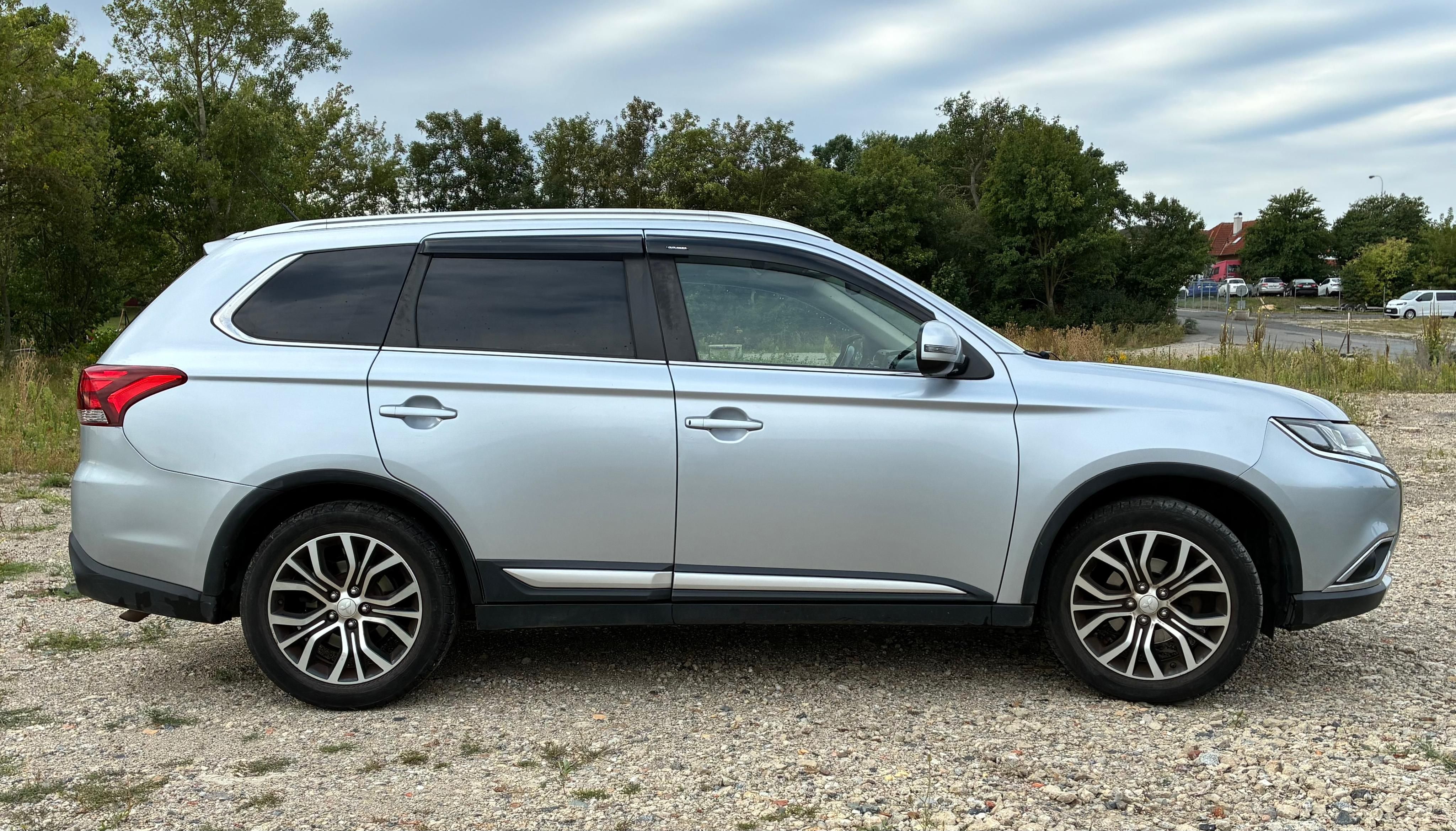 Mitsubishi Outlander, 2.2 TDi sedmimístné, 1.majitel - fotka 5