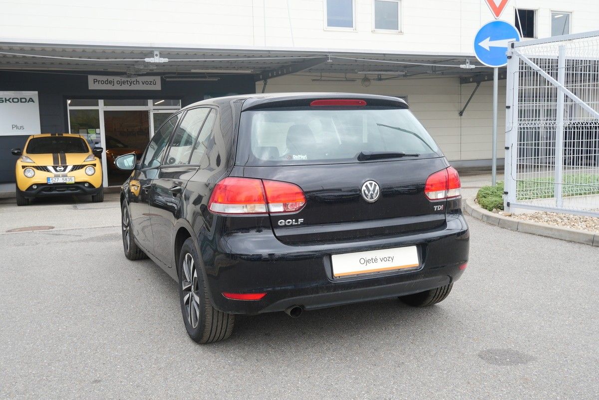 Volkswagen Golf, 1.6 TDI 77 kW Trend - fotka 4