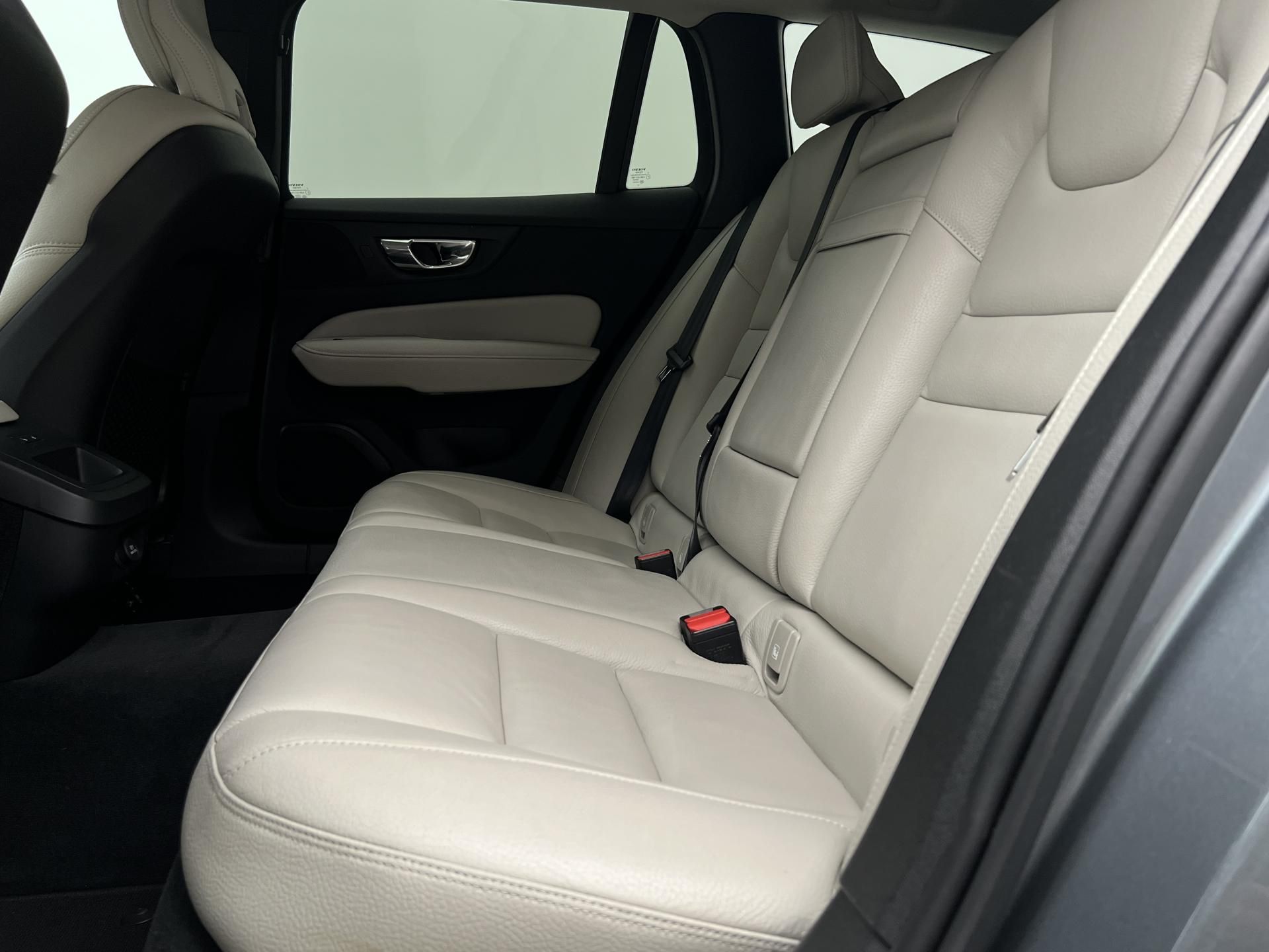 Volvo V60, D4 MOMENTUM AUT - fotka 6