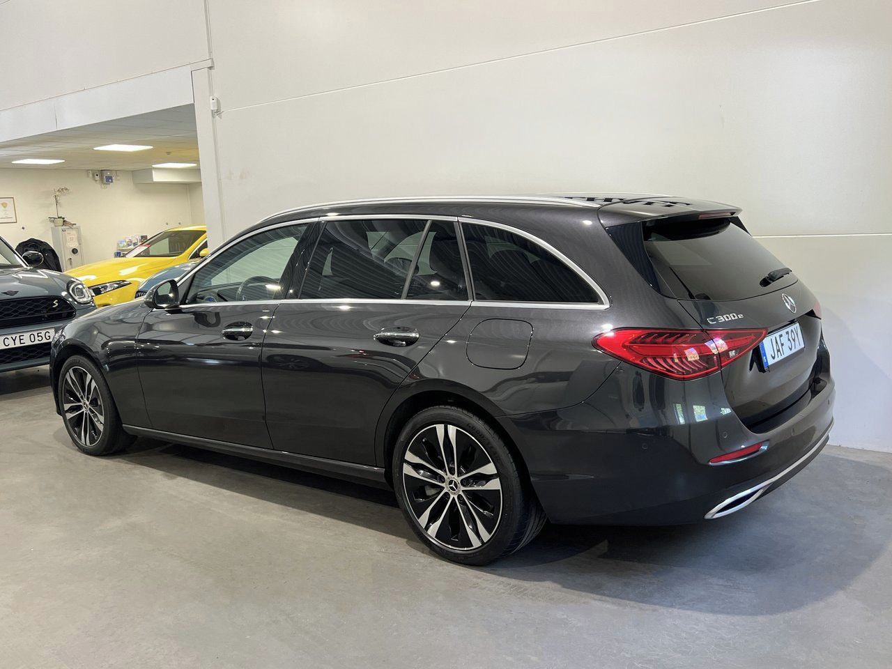 Mercedes-Benz Třídy C, 300e Avantgarde Premium DIGI.L - fotka 4