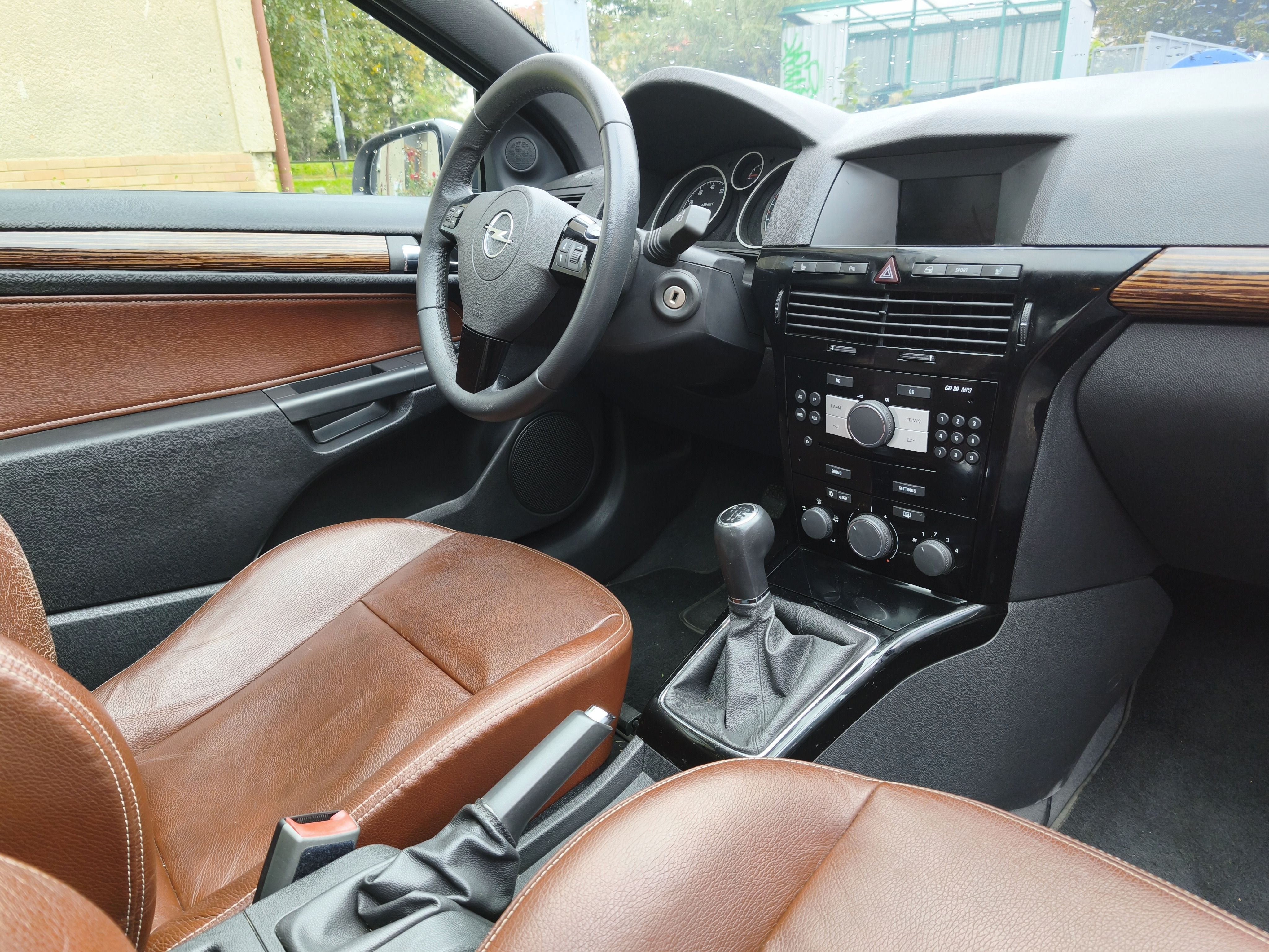 Opel Astra, H GTC 1.6 - fotka 6