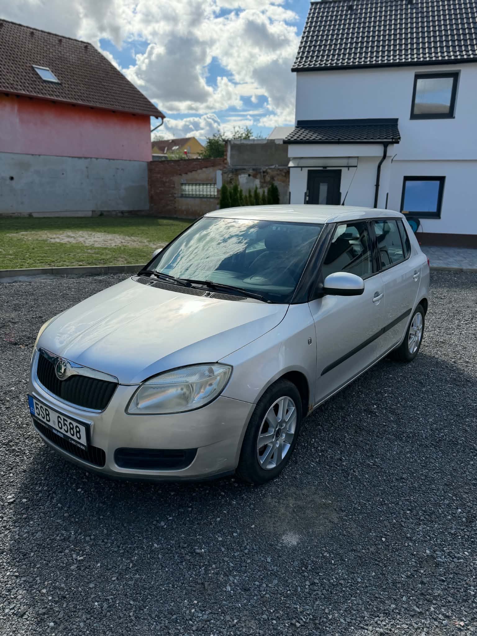 Škoda Fabia, Škoda Fabia II 1.4 16V 63 kW - fotka 2